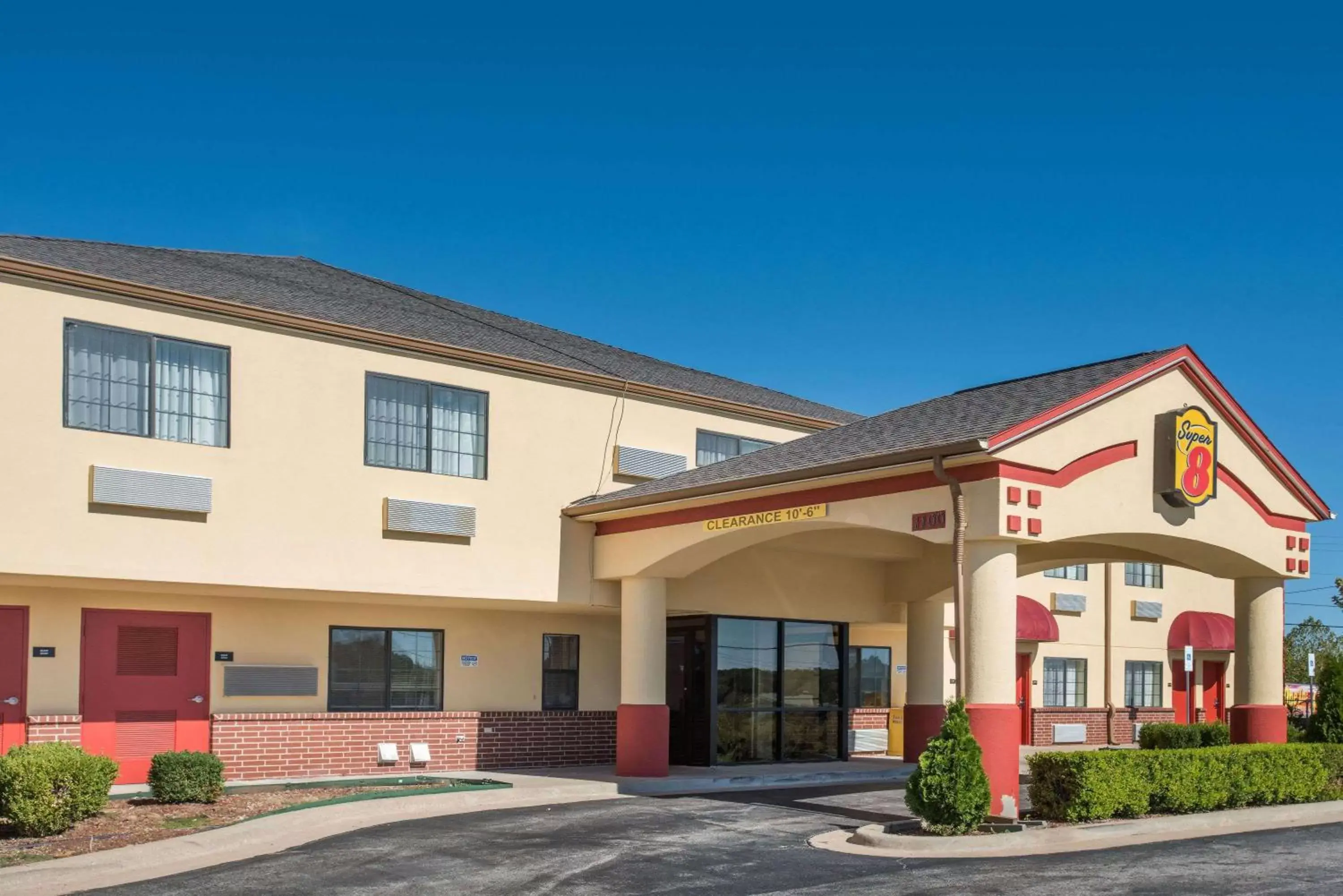 Property building in Super 8 by Wyndham Claremore OK Property building in Super 8 by Wyndham Claremore OK