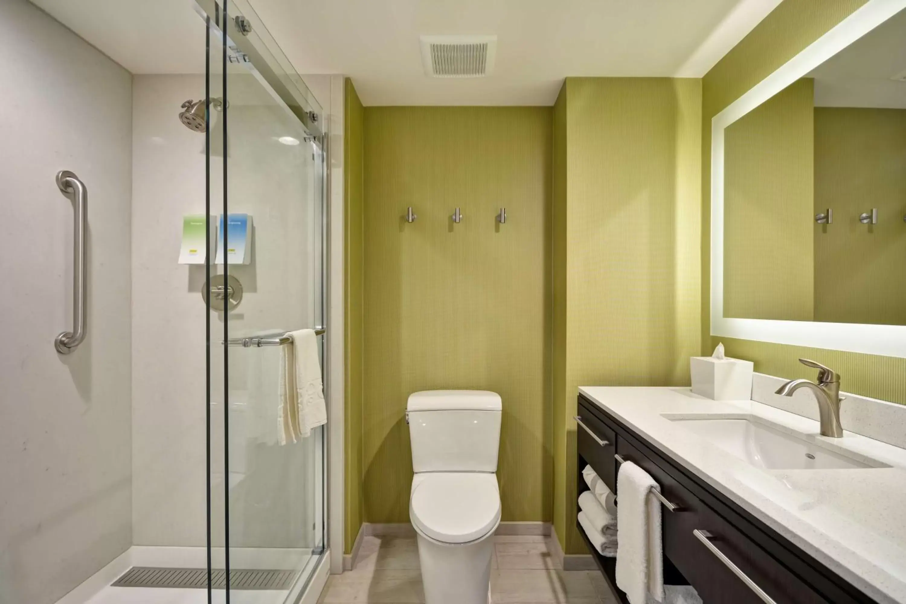 Bathroom in Home2 Suites By Hilton Hanford Lemoore