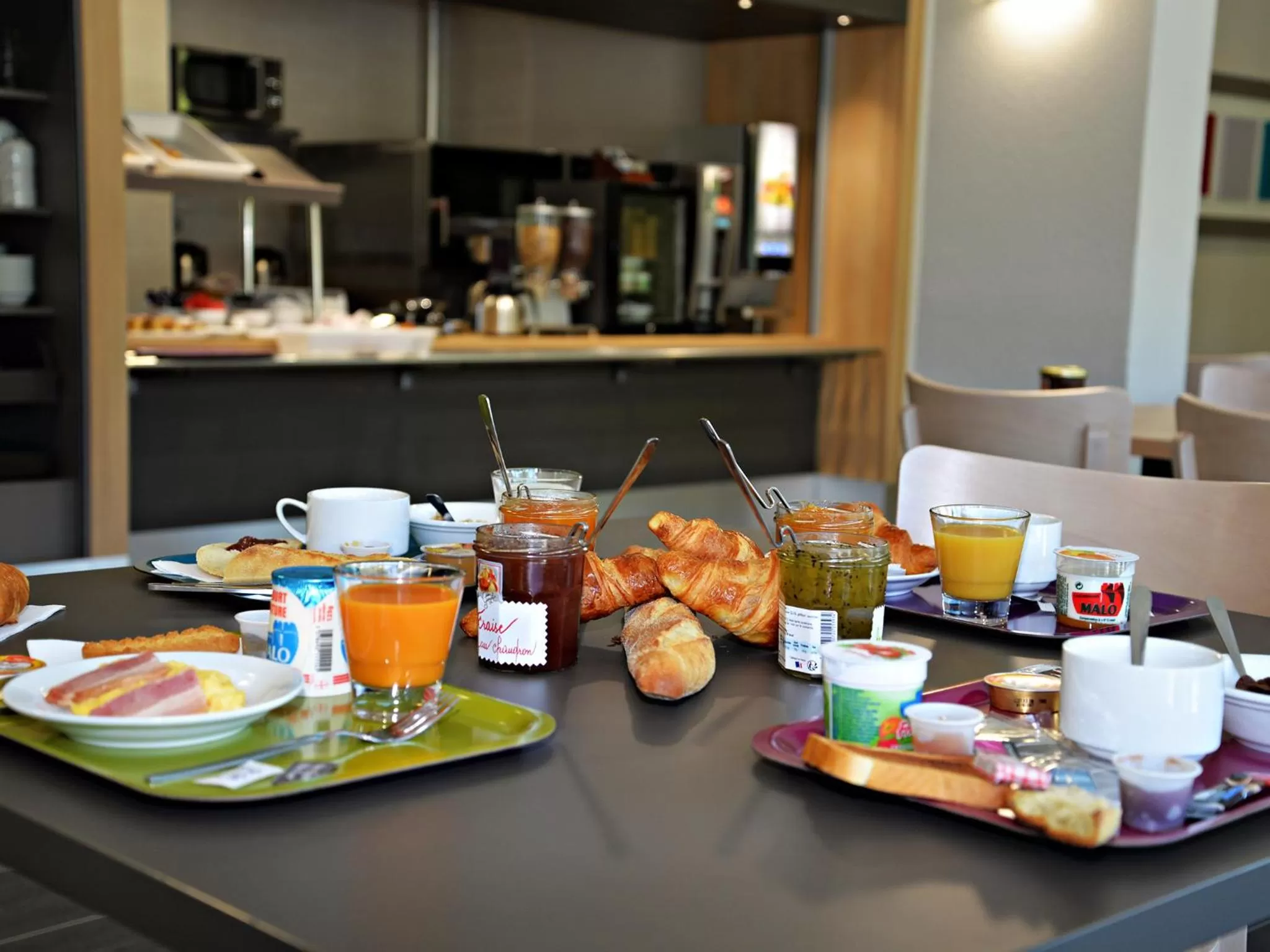 Food and drinks in B&B HOTEL Alès - Pôle Mécanique