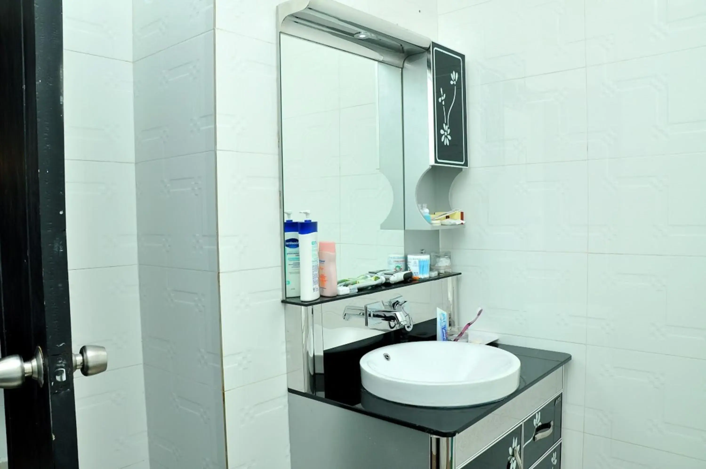 Property building, Bathroom in Vimean Sovannaphoum Resort
