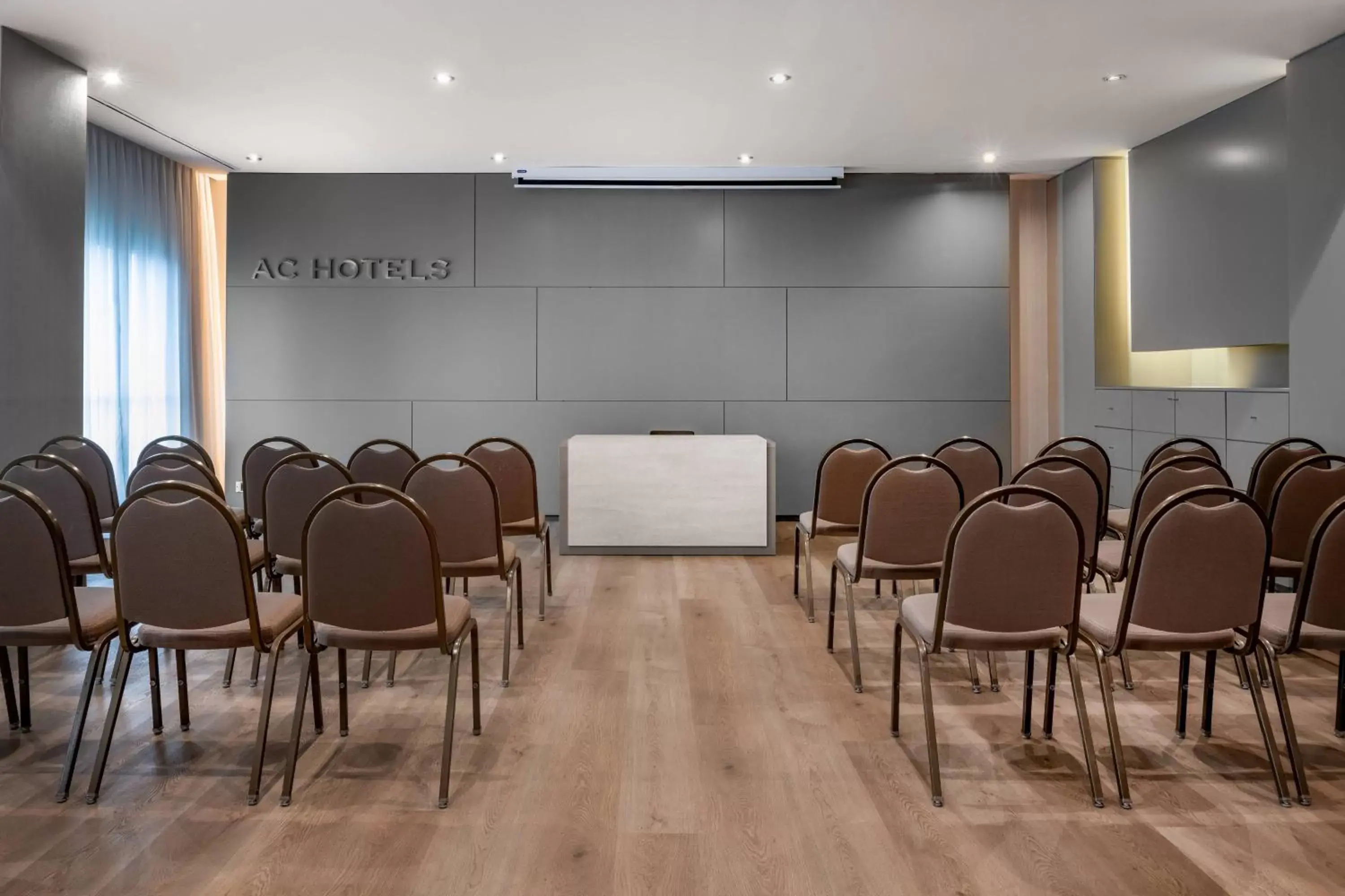 Meeting/conference room in AC Hotel Oviedo Fórum by Marriott
