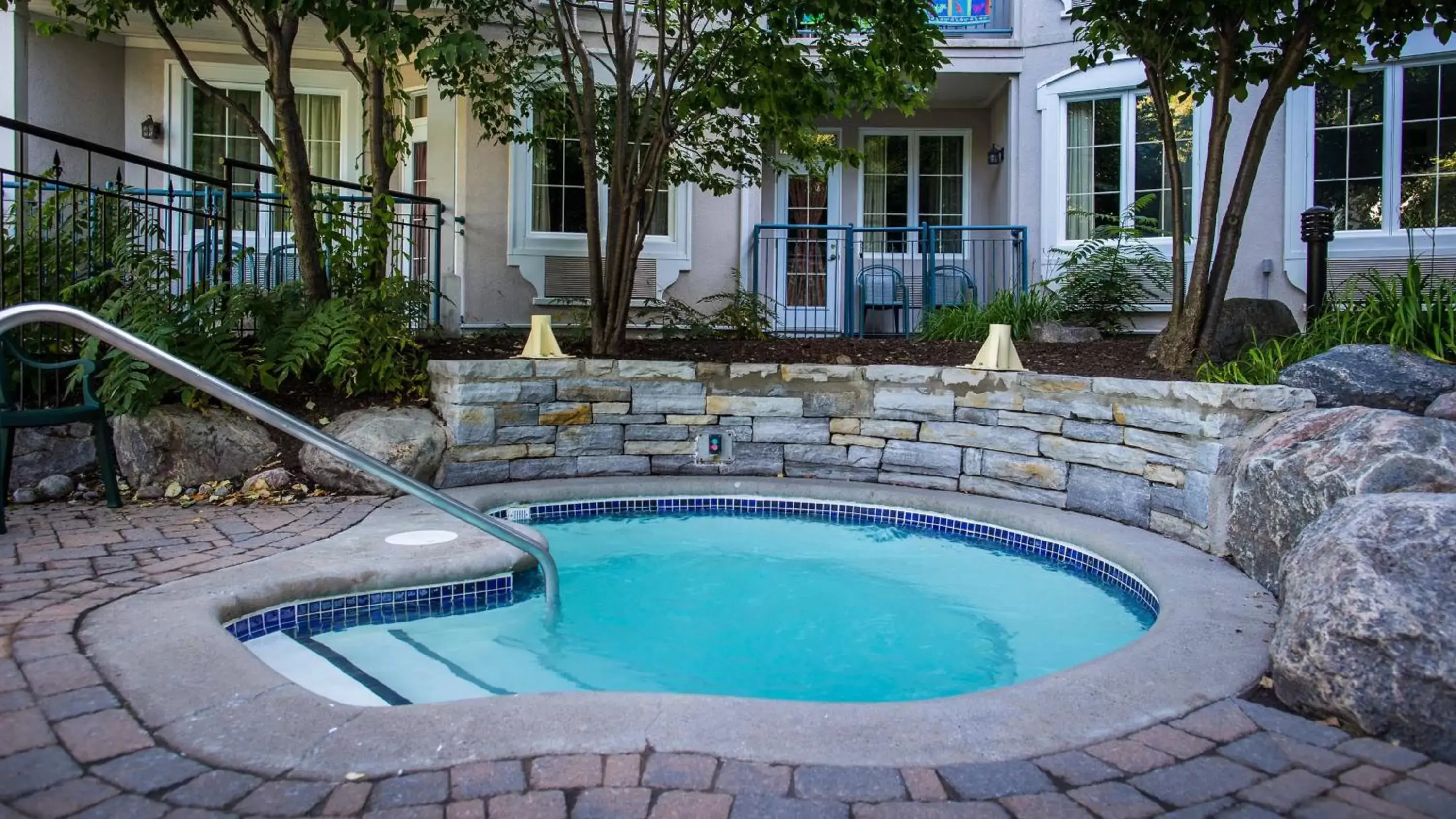 Swimming Pool in Holiday Inn Express & Suites Tremblant, an IHG Hotel