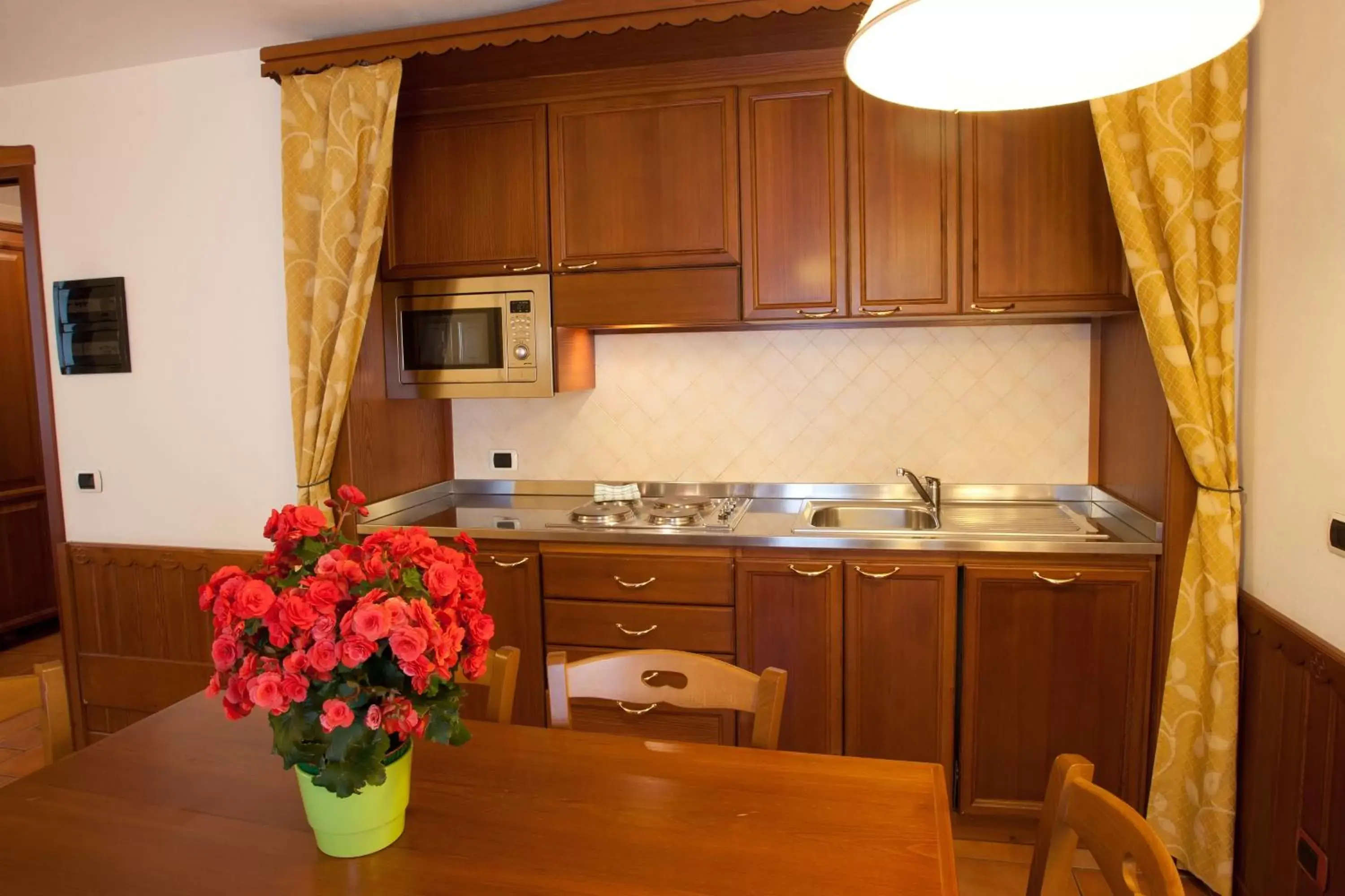 Kitchen or kitchenette, Kitchen/Kitchenette in Residence Le Grand Chalet