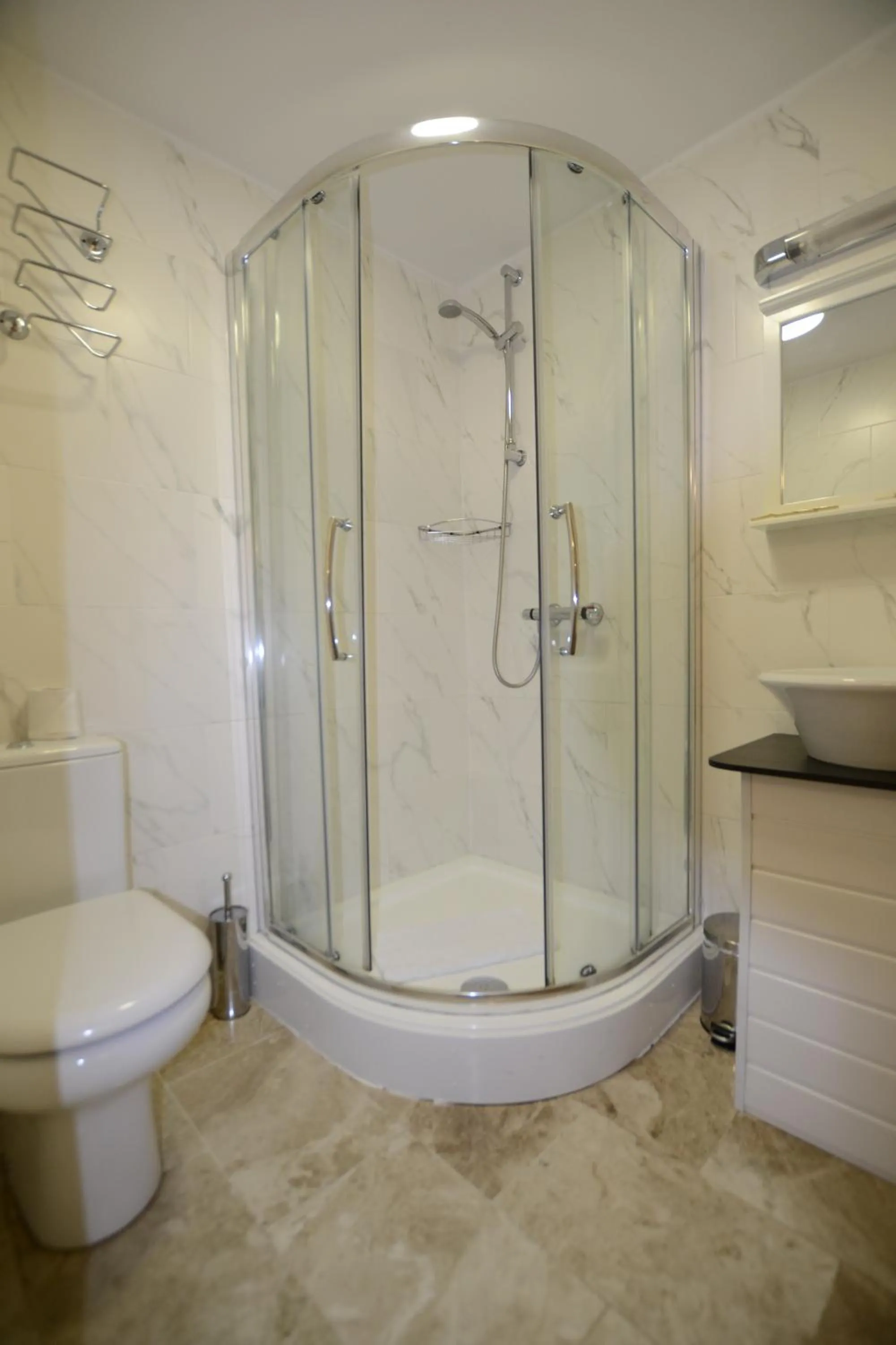 Bathroom in Cranbrook Hotel