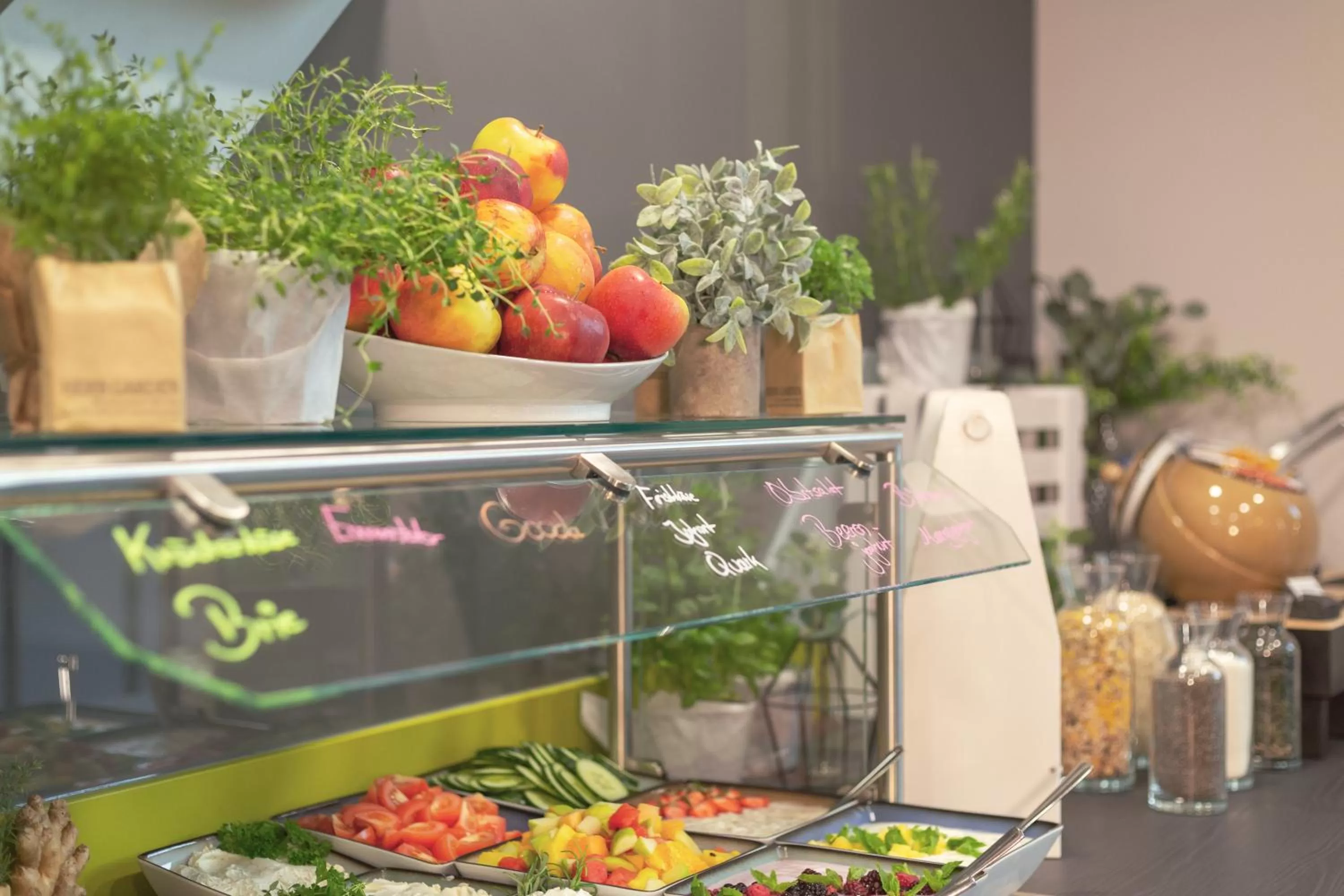 Food in Holiday Inn - the niu, Seven Dusseldorf Ost by IHG