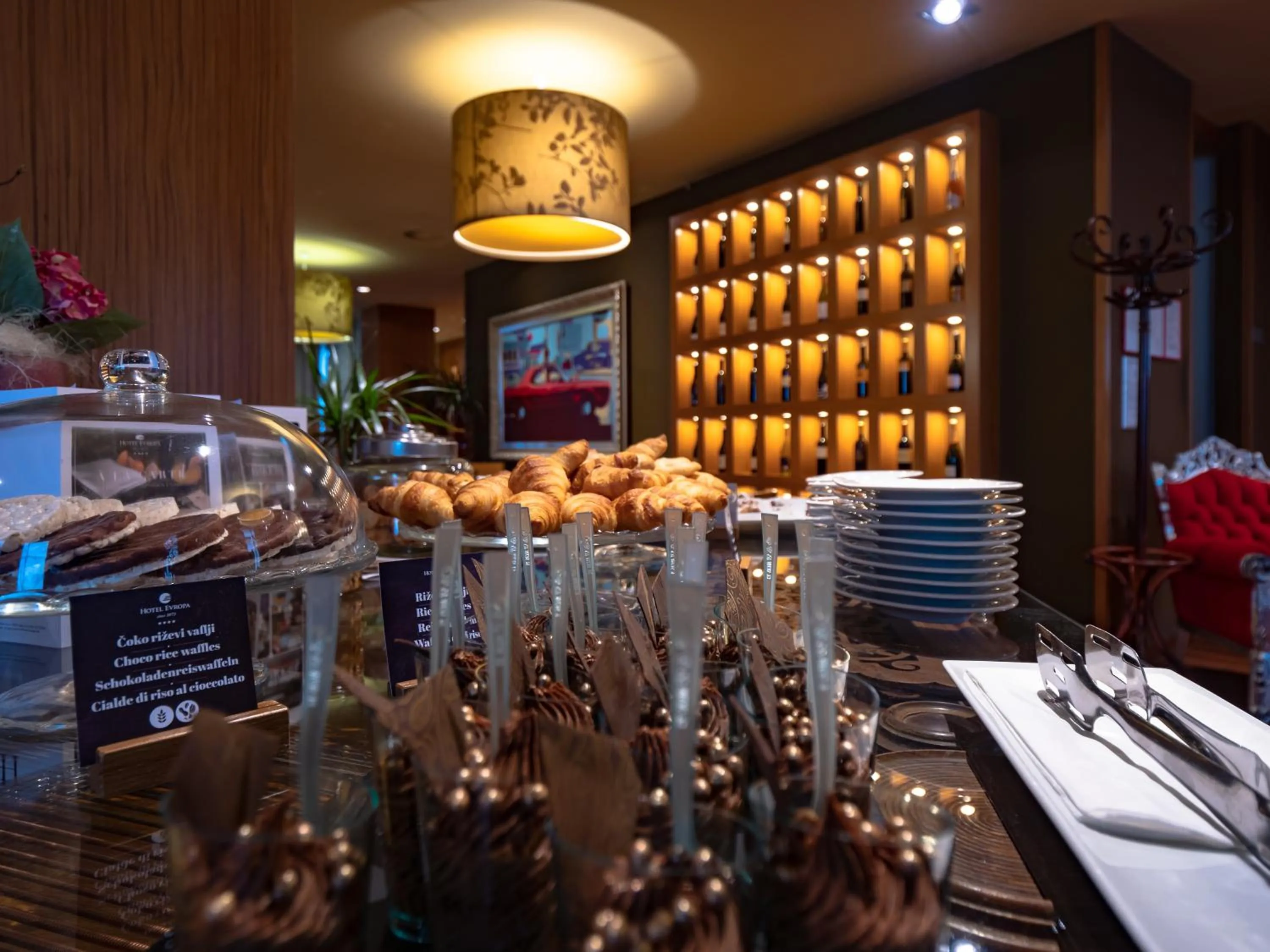 Restaurant/places to eat in Hotel Evropa