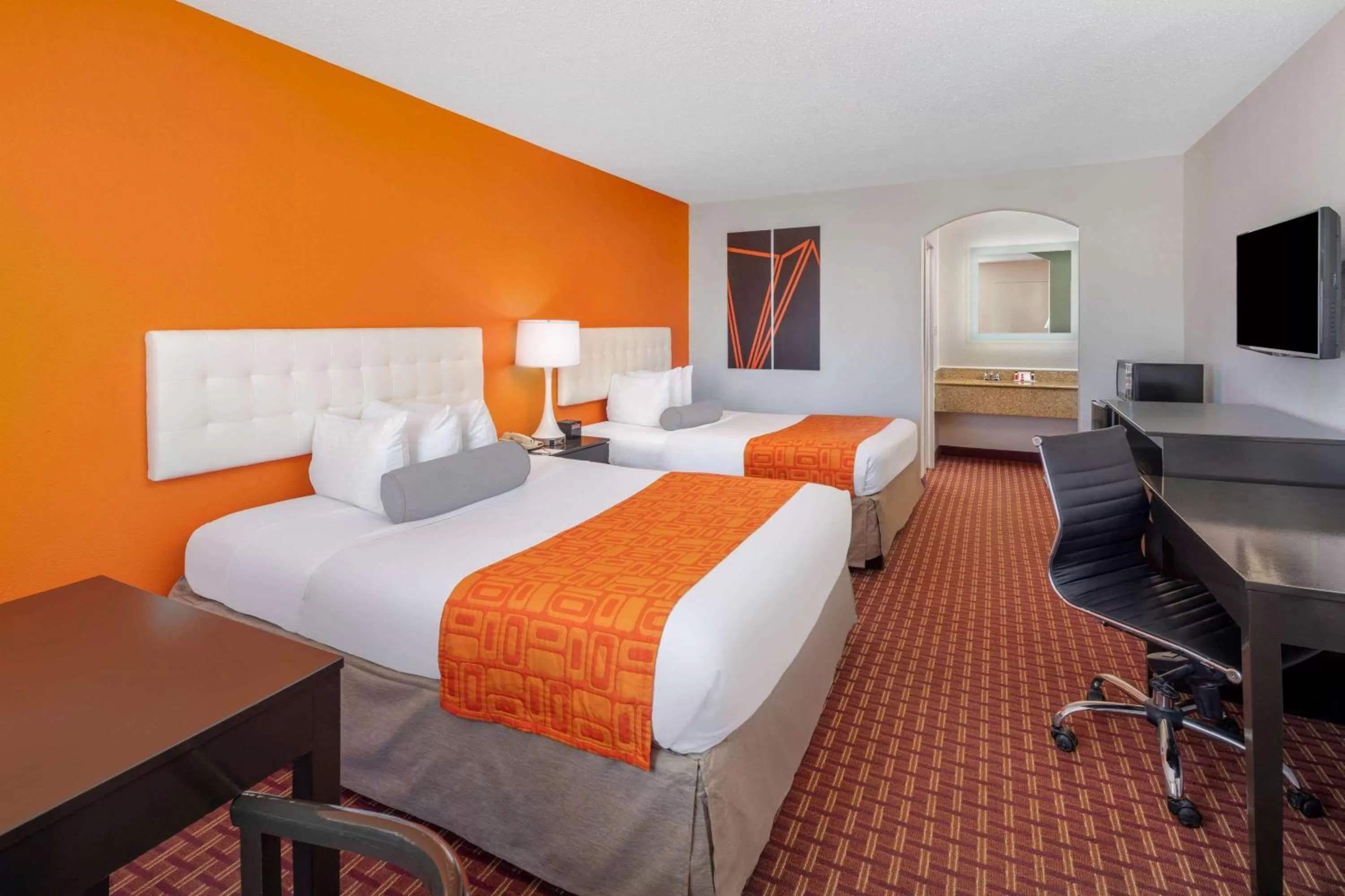 Photo of the whole room, Bed in Howard Johnson by Wyndham Rock Hill