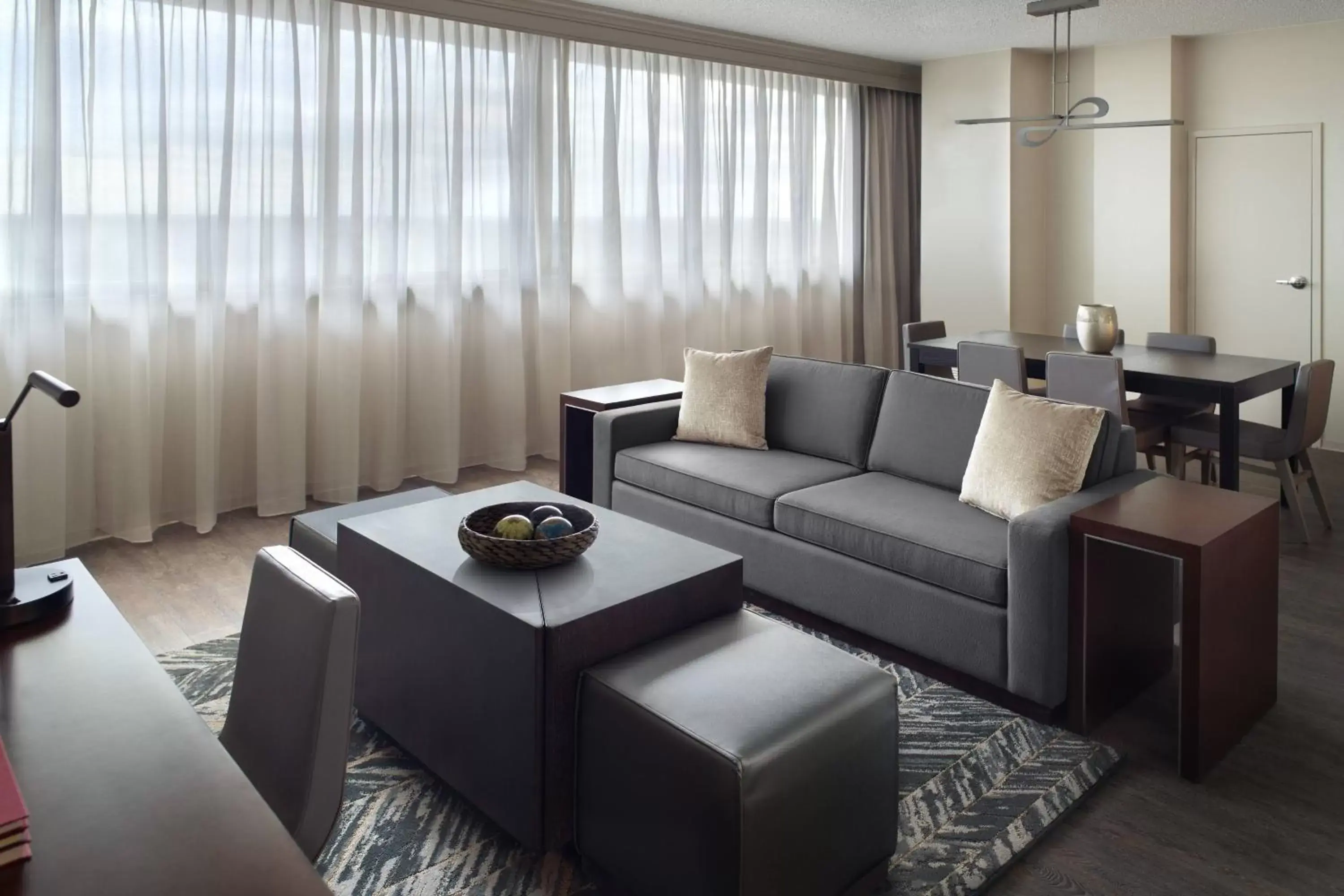 Living room, Seating Area in Atlanta Airport Marriott