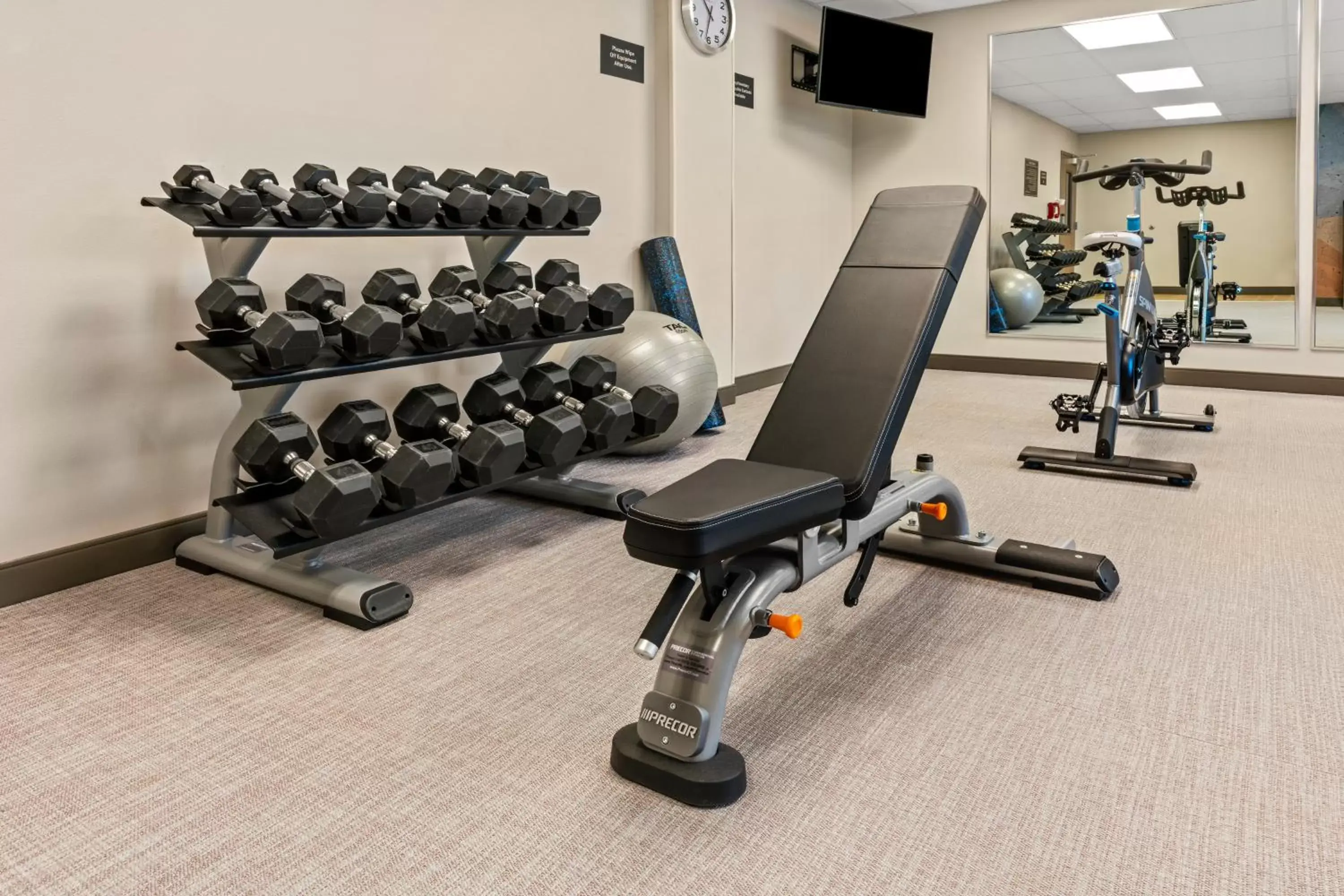 Spa and wellness centre/facilities, Fitness Center/Facilities in Candlewood Suites Sumner Puyallup Area, an IHG Hotel