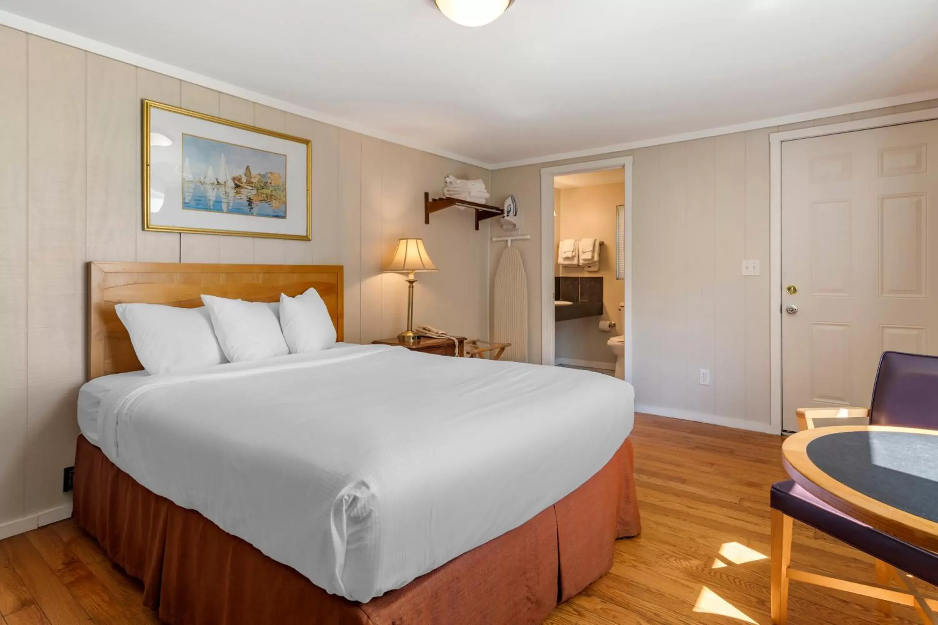 Bed in Anchor Inn and Cottages Wells-Ogunquit Bed in Anchor Inn and Cottages Wells-Ogunquit