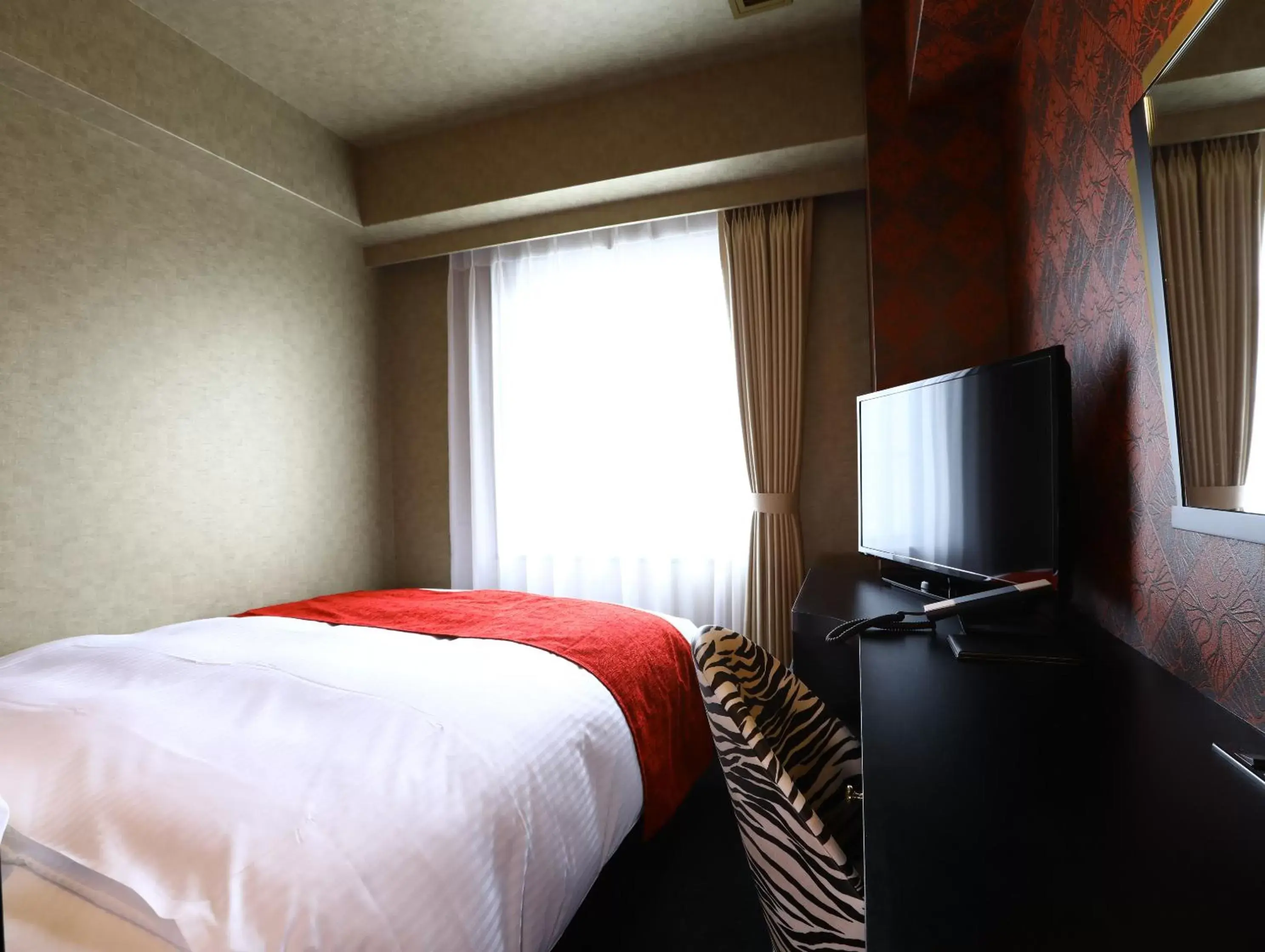 Bed, TV/Entertainment Center in Hotel Wing International Select Osaka Umeda