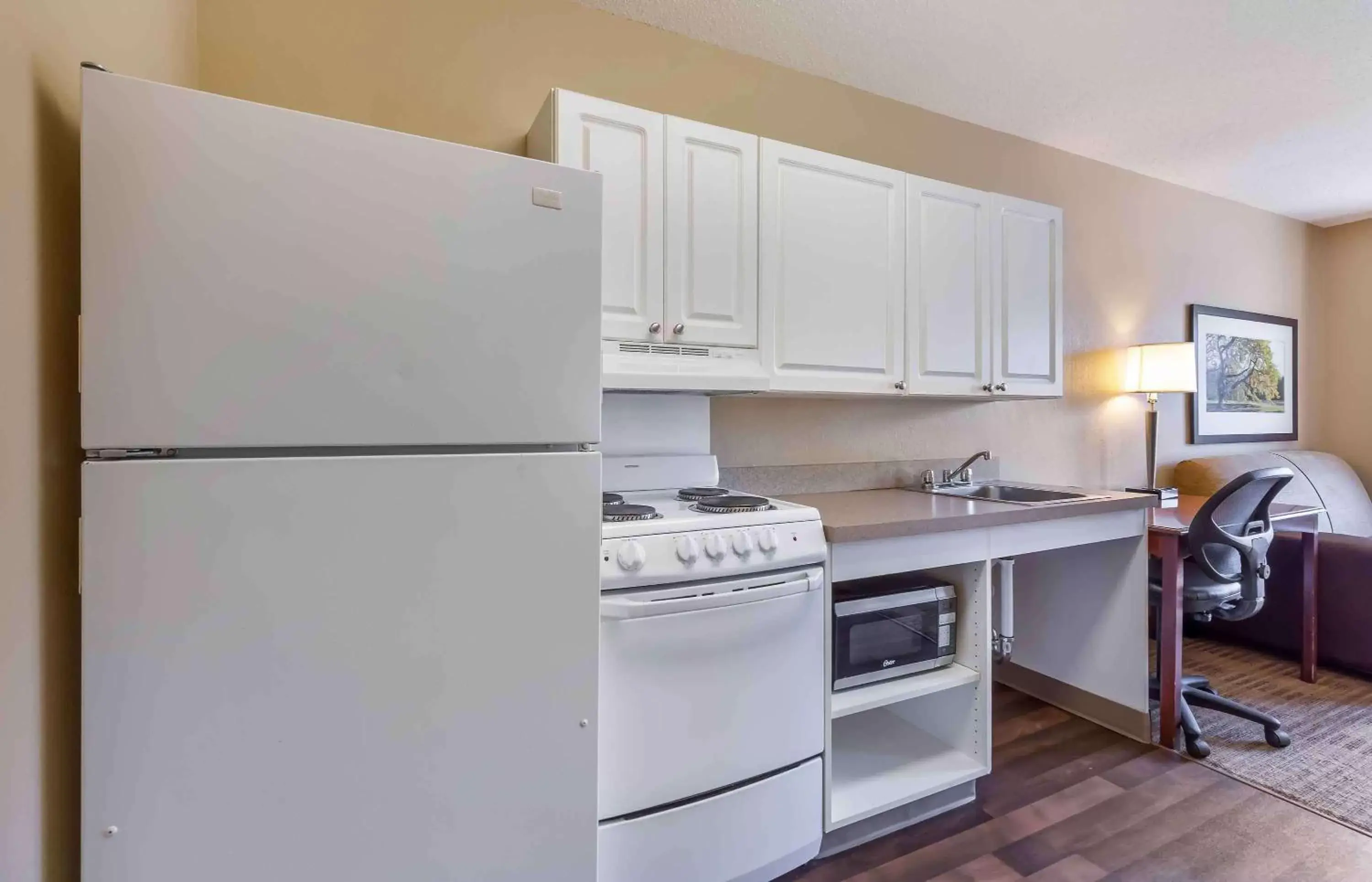 Bedroom, Kitchen/Kitchenette in Extended Stay America Suites - Washington, D.C. - Gaithersburg - South