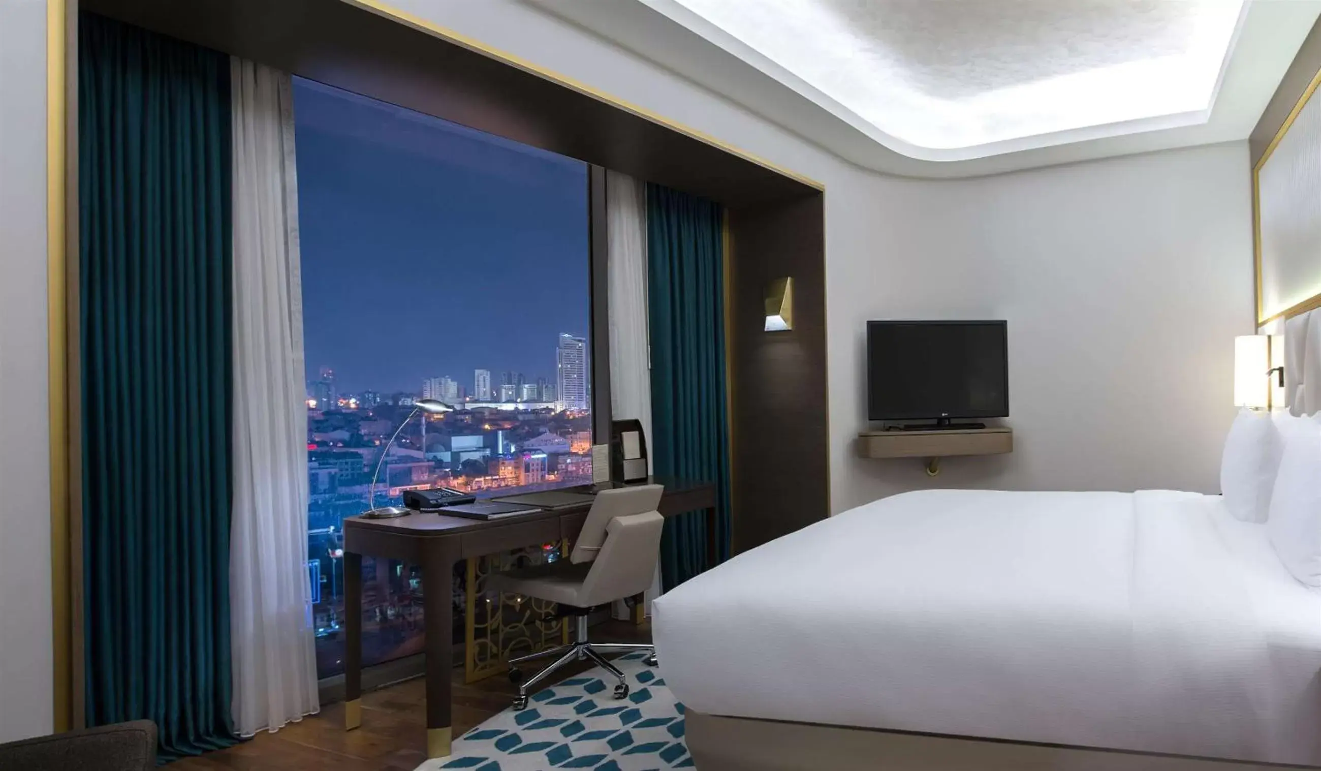 Bedroom in Hilton Istanbul Kozyatagi