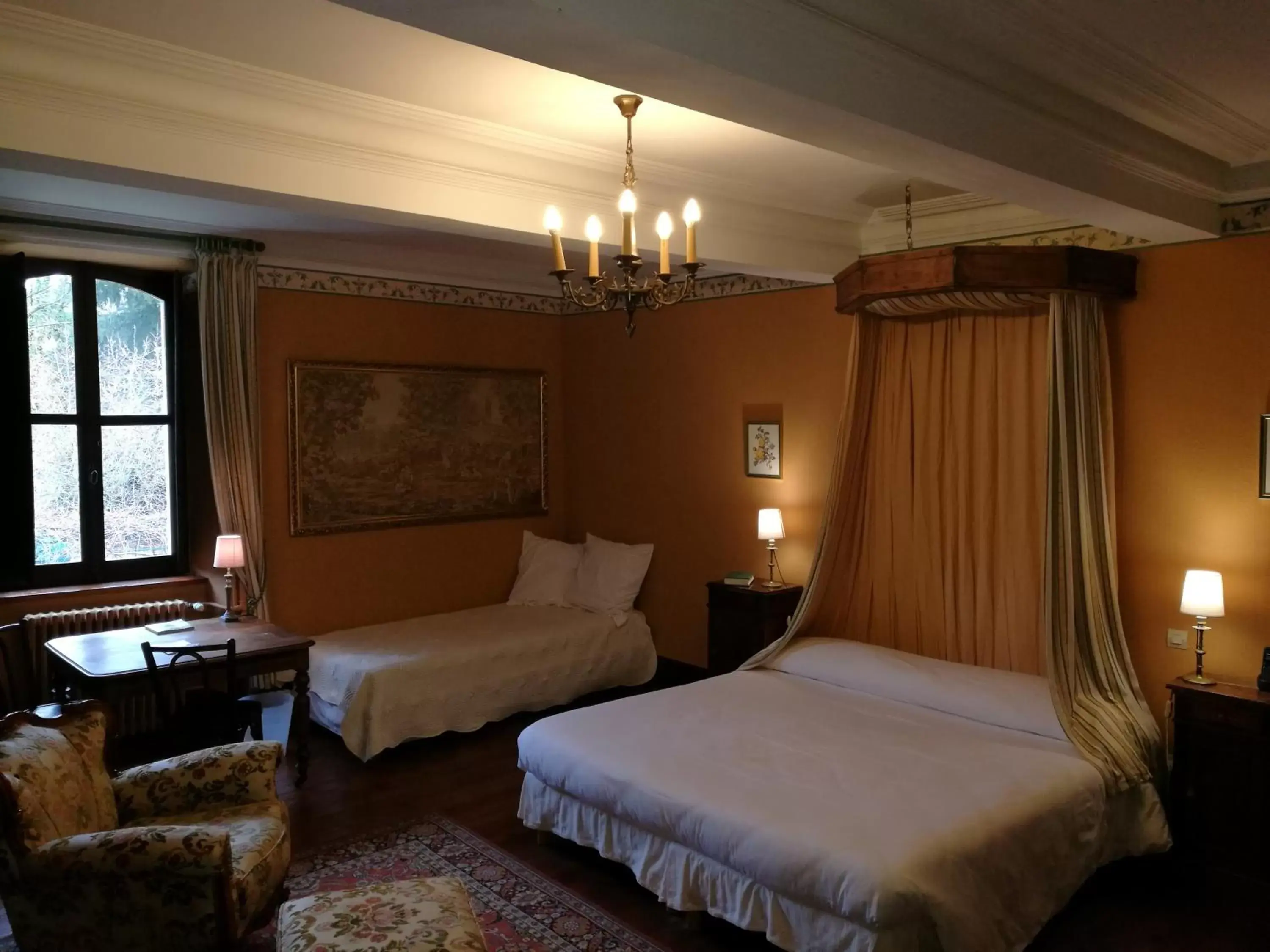 Bedroom, Bed in Hotel Logis - Chateau de Beauregard