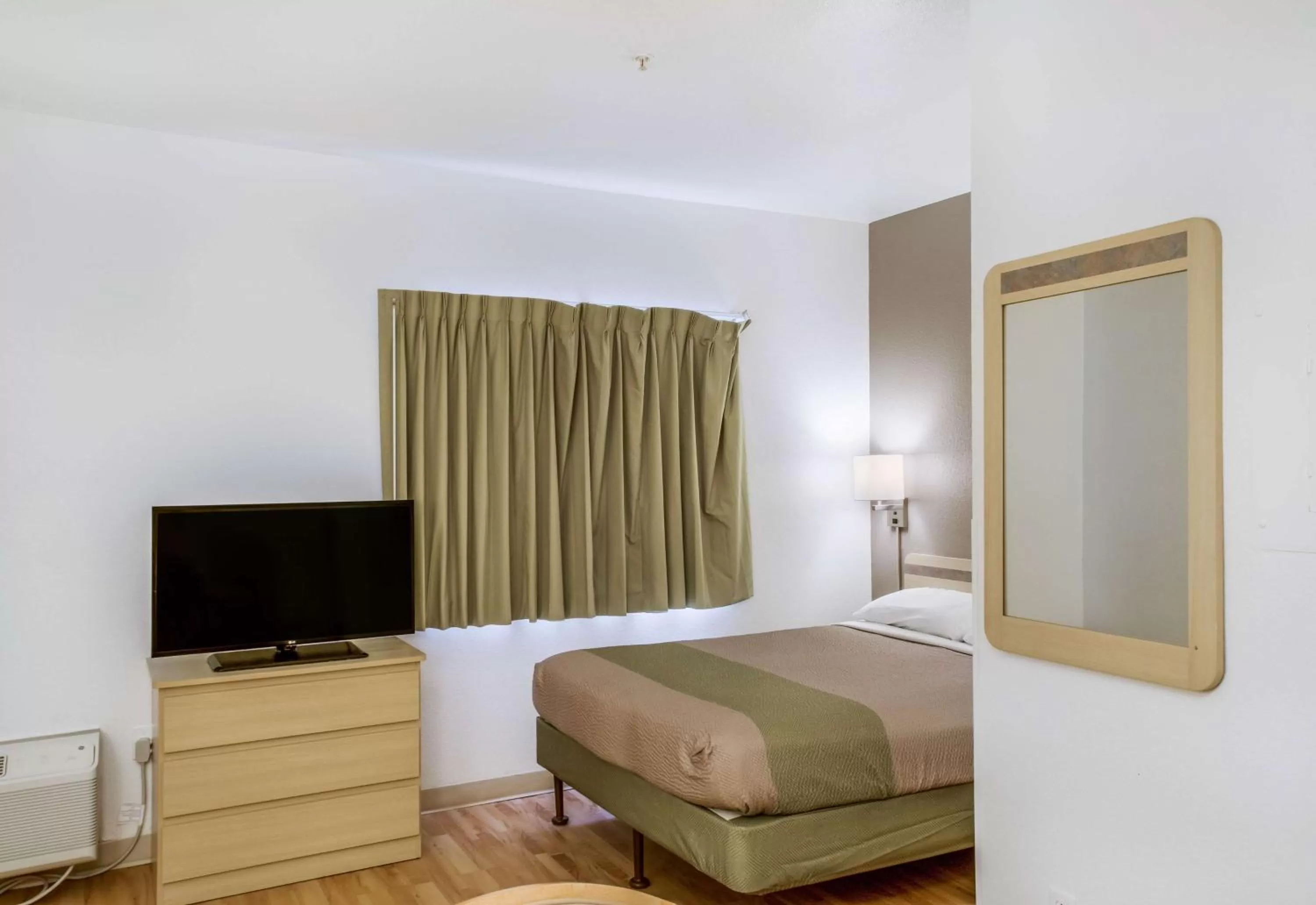 TV and multimedia in Motel 6 Fishers, In - Indianapolis