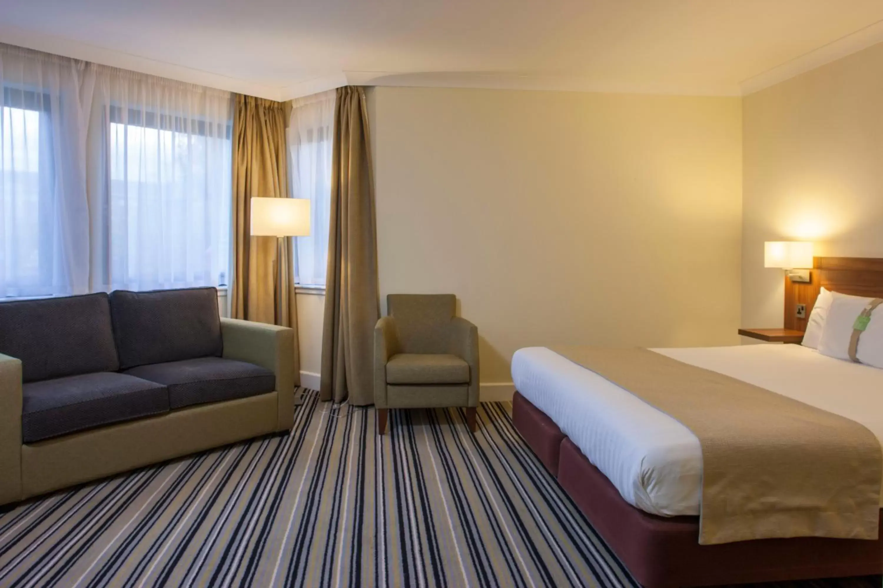 Bedroom in Holiday Inn Glasgow - East Kilbride, an IHG Hotel