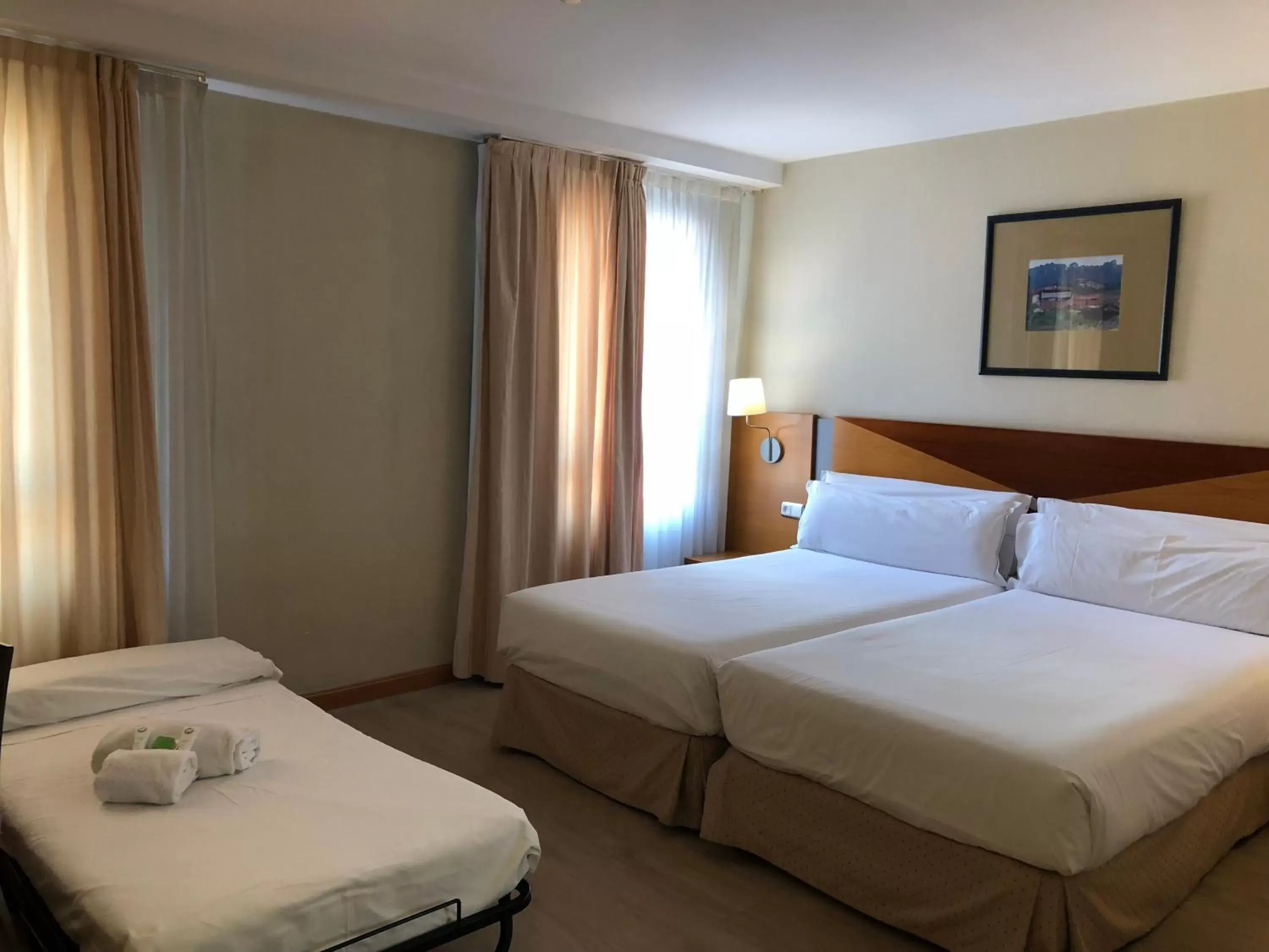 Bedroom, Bed in Oca Villa de Avilés Hotel Bedroom, Bed in Oca Villa de Avilés Hotel