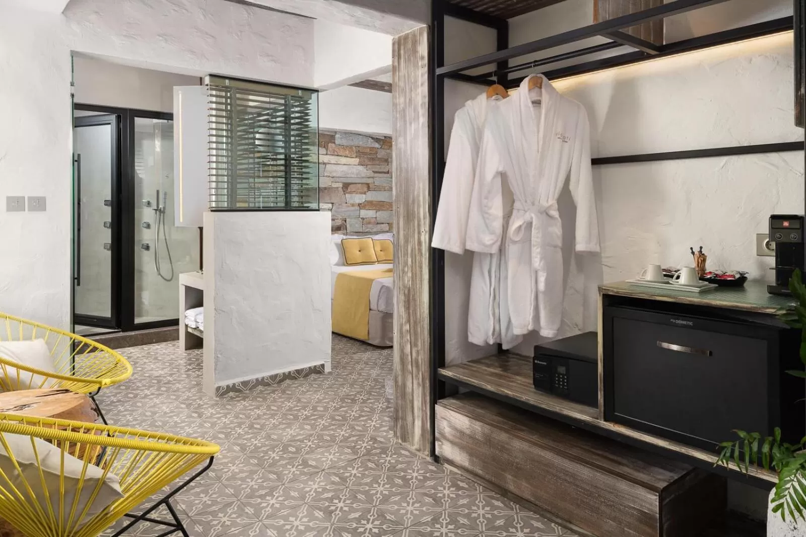 Coffee/tea facilities, Bed in Elakati Luxury Boutique Hotel - Adults Only