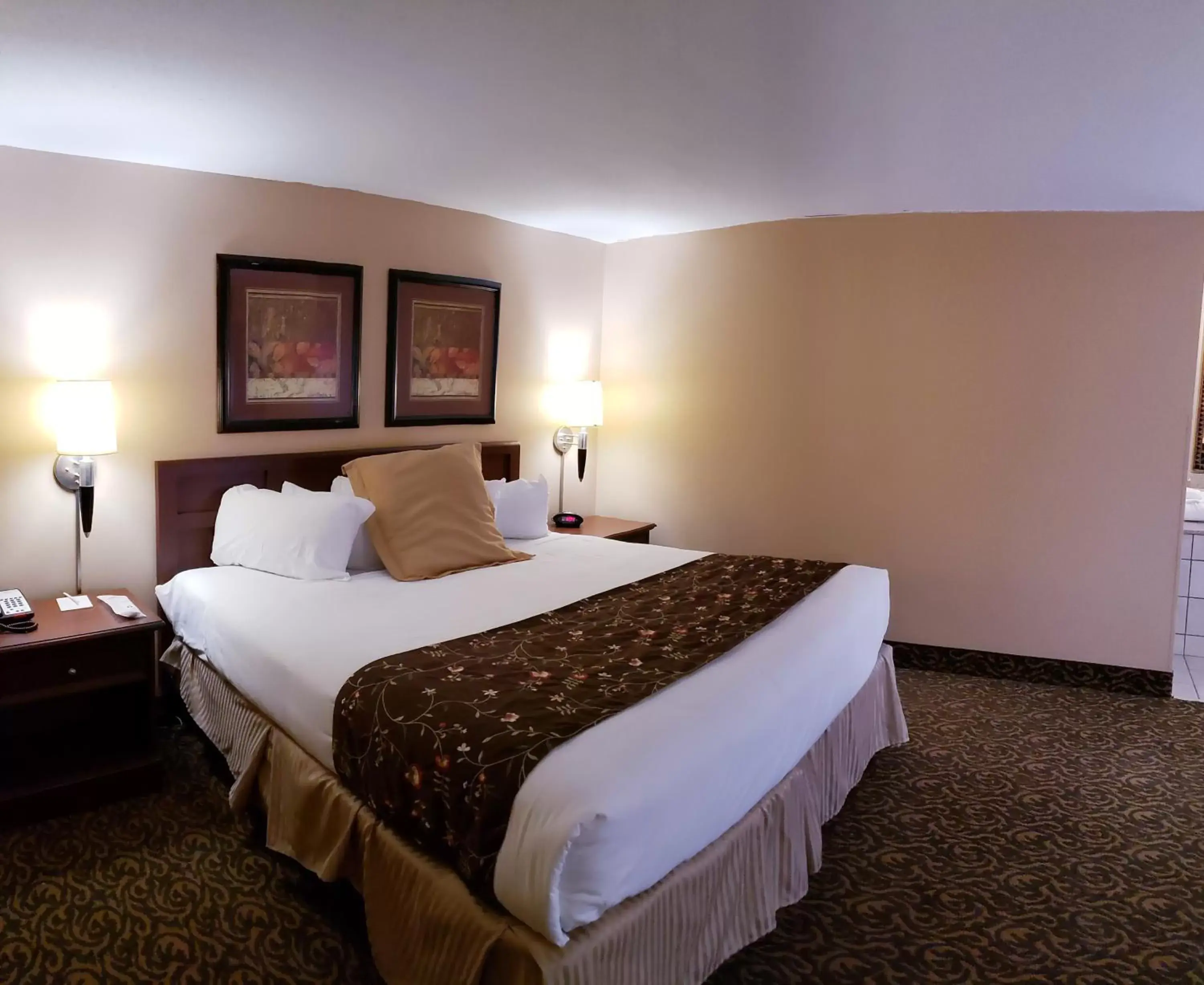 Bed in SureStay Plus Hotel by Best Western Black River Falls