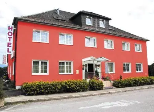 Facade/entrance, Property Building in Salzburg Hotel Lilienhof