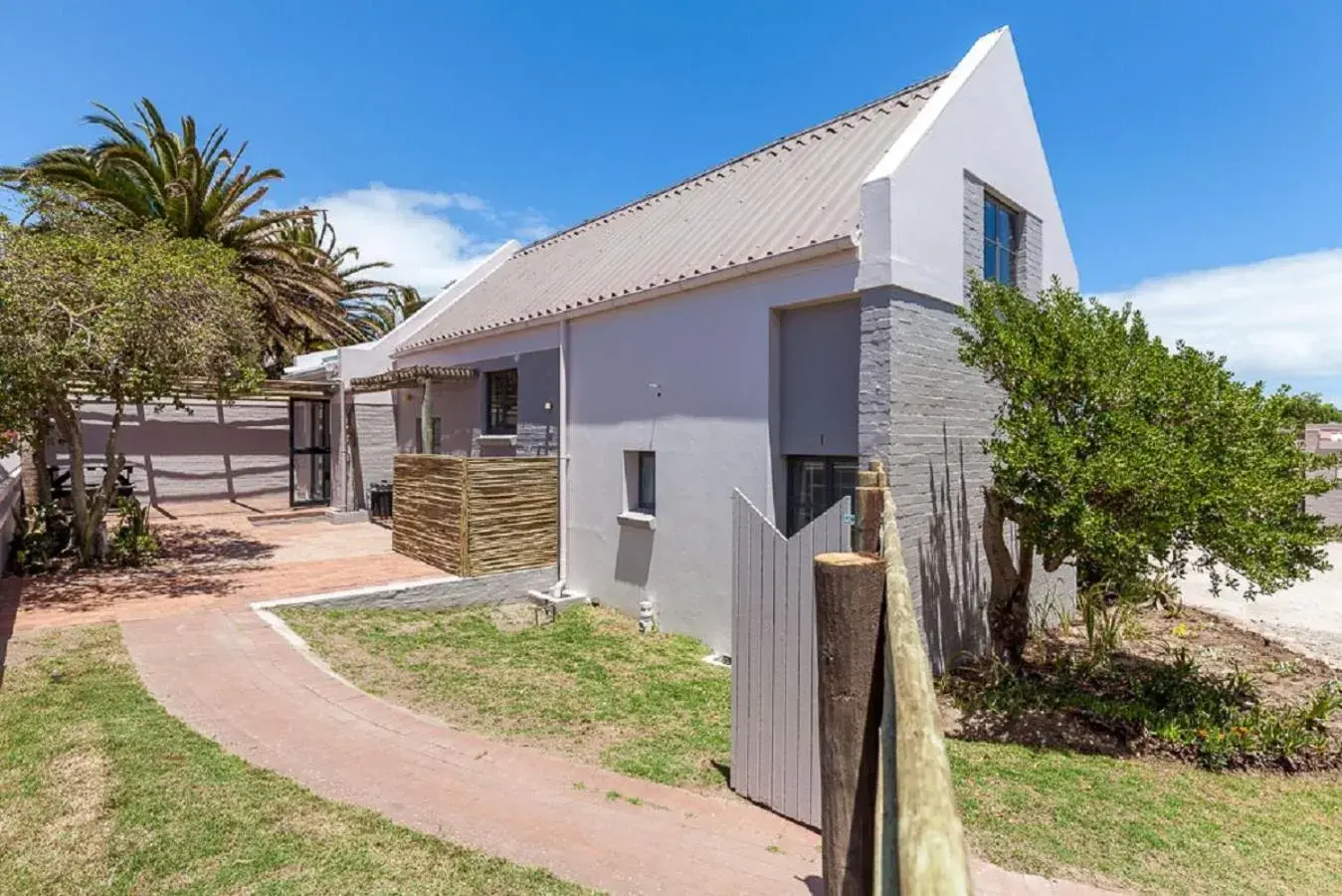 Property Building in Blue Bay Lodge