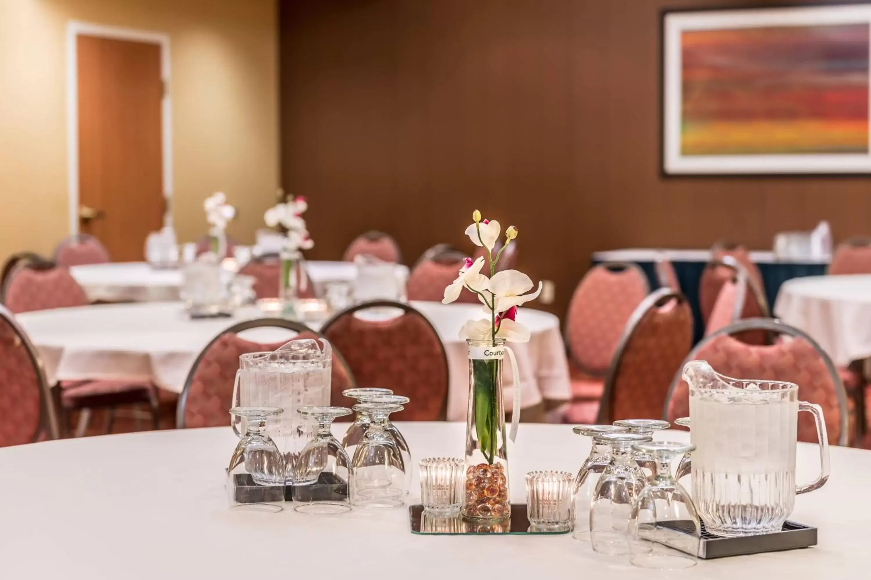 Meeting/conference room, Restaurant/Places to Eat in Courtyard by Marriott Sacramento Midtown