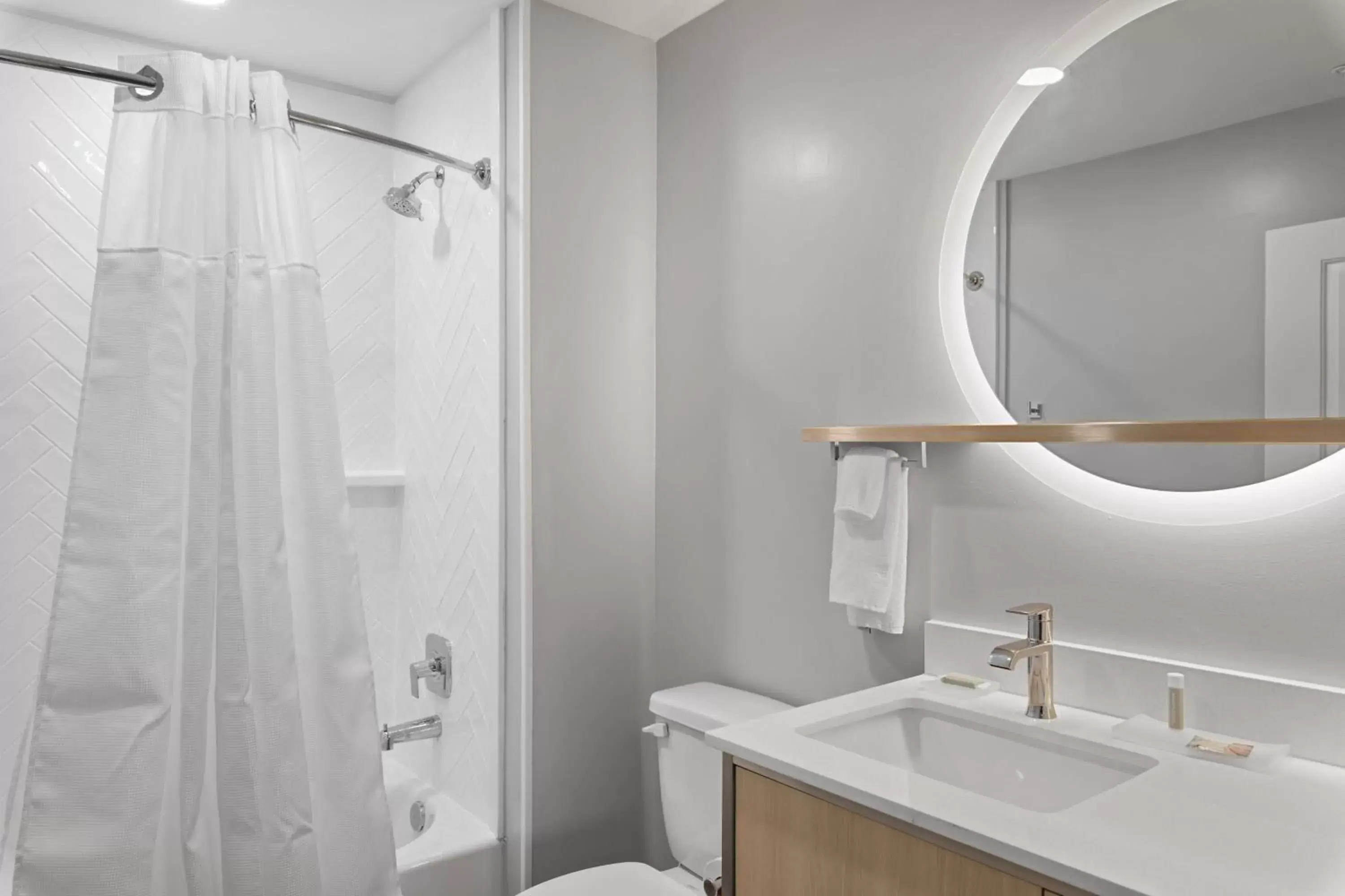 Bathroom in TownePlace Suites by Marriott White Hall