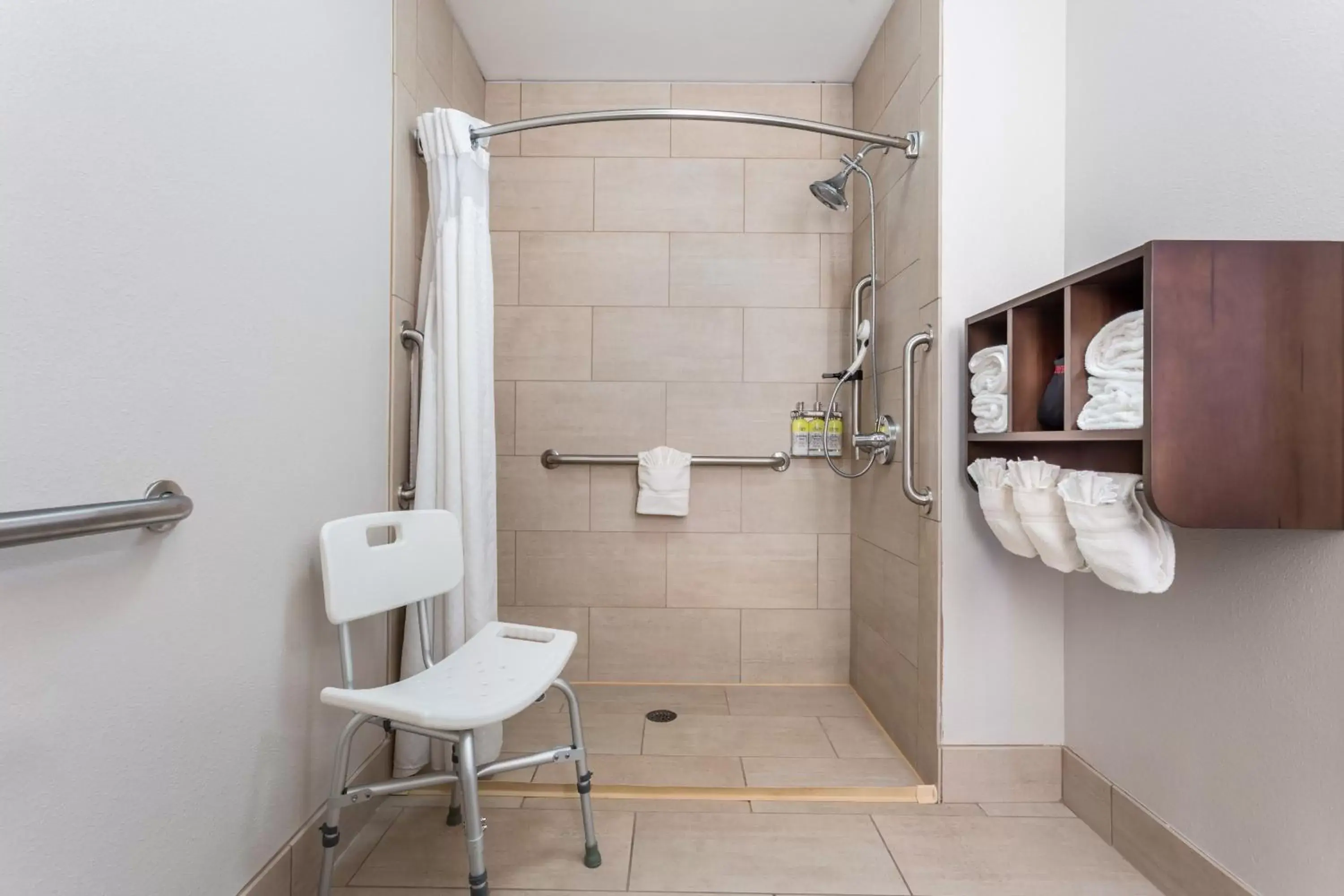 Photo of the whole room, Bathroom in Holiday Inn Express Scottsburg, an IHG Hotel