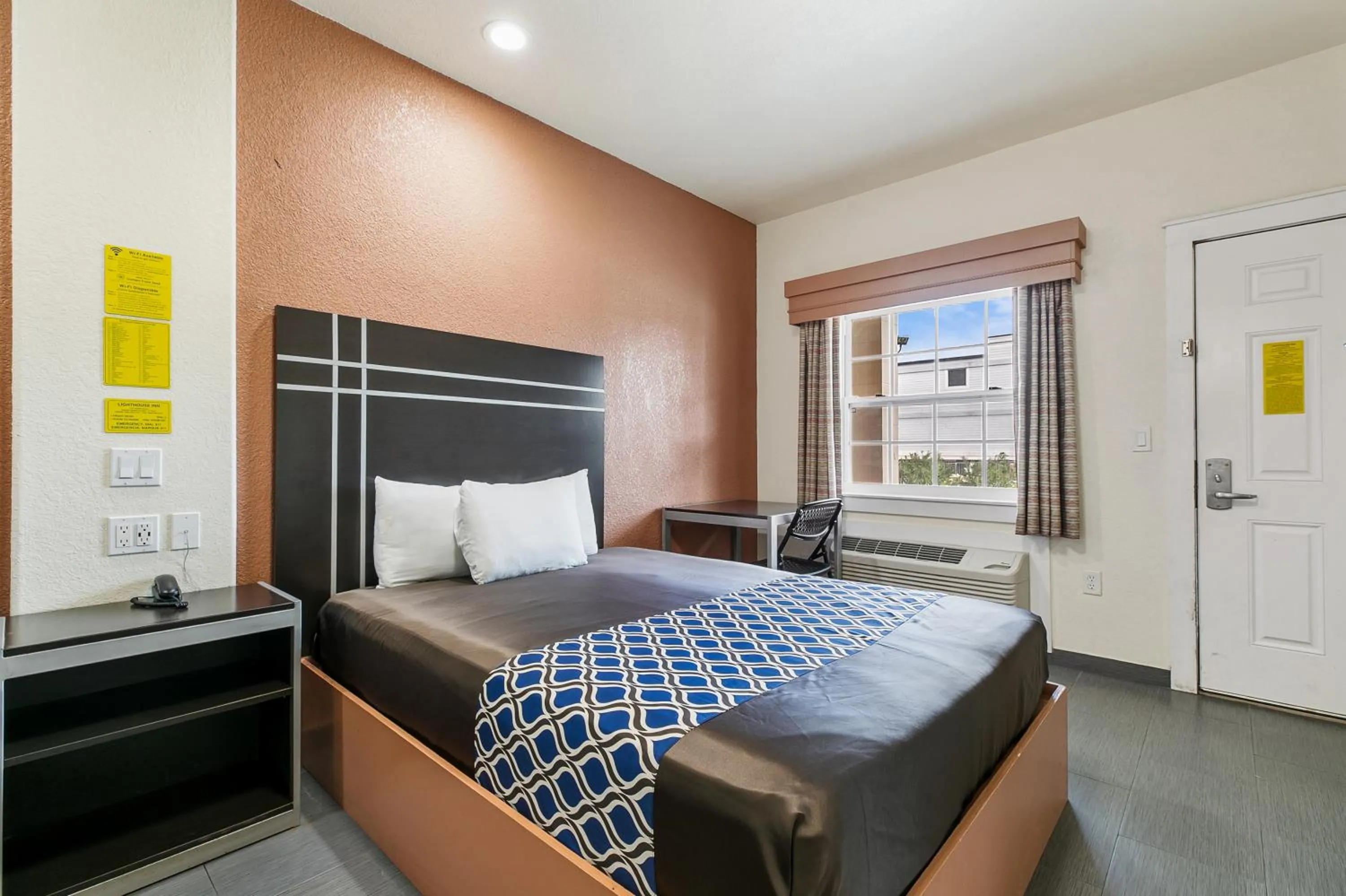 Bed in Lighthouse Inn