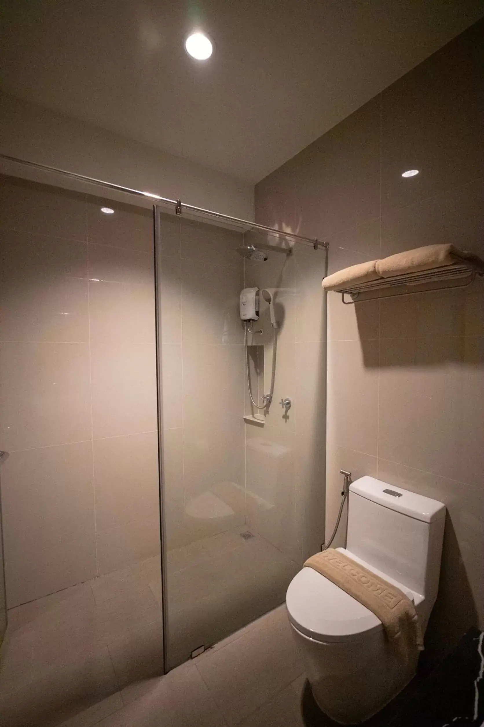 Bathroom in Riverawan Hotel