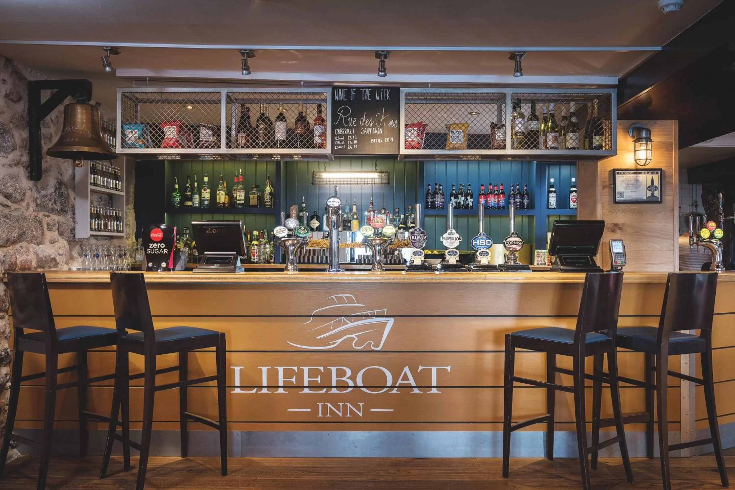 Lounge or bar in Lifeboat Inn