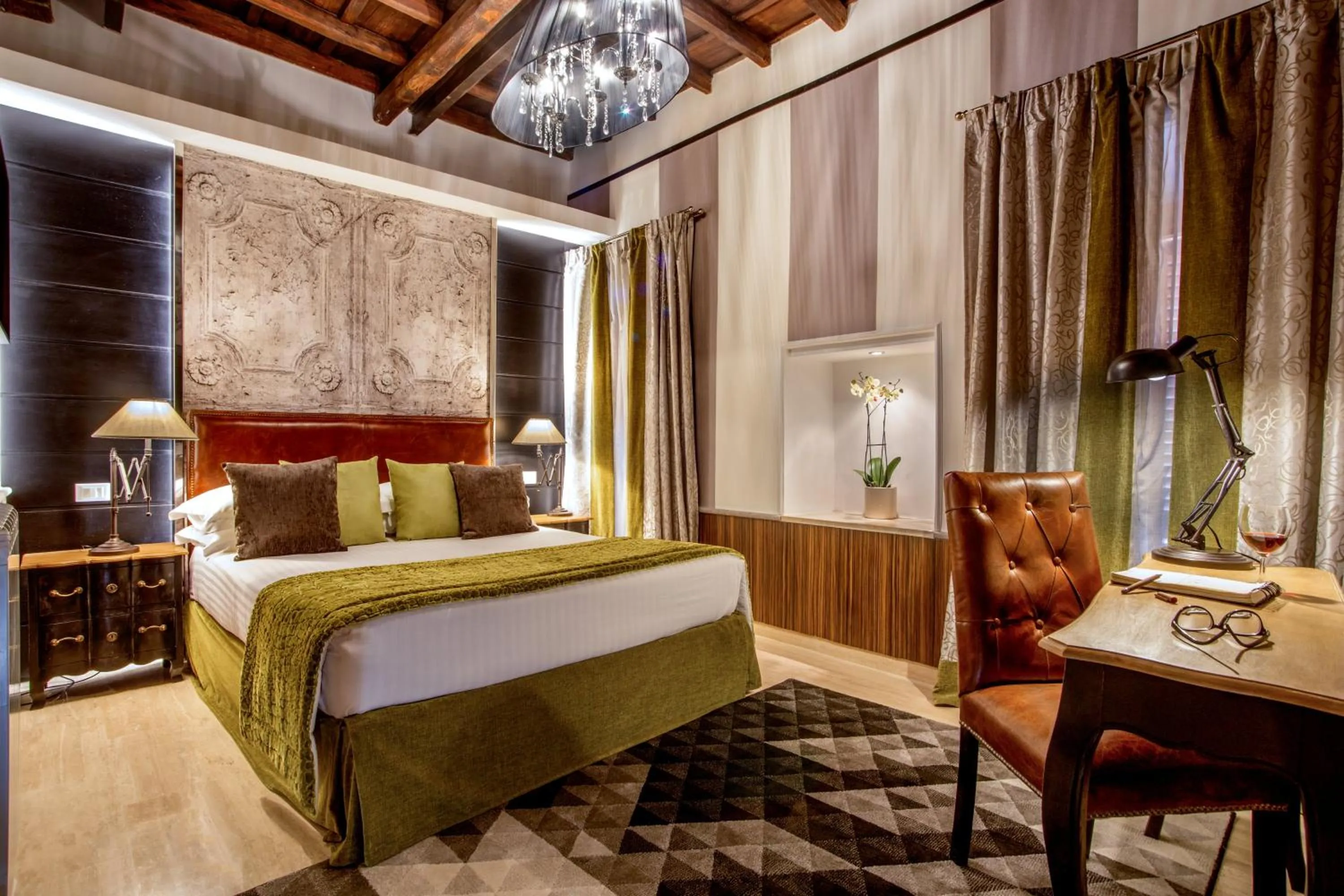 Photo of the whole room, Bed in The Inn at the Roman Forum Luxury Collection - The Inn At The Roman Forum