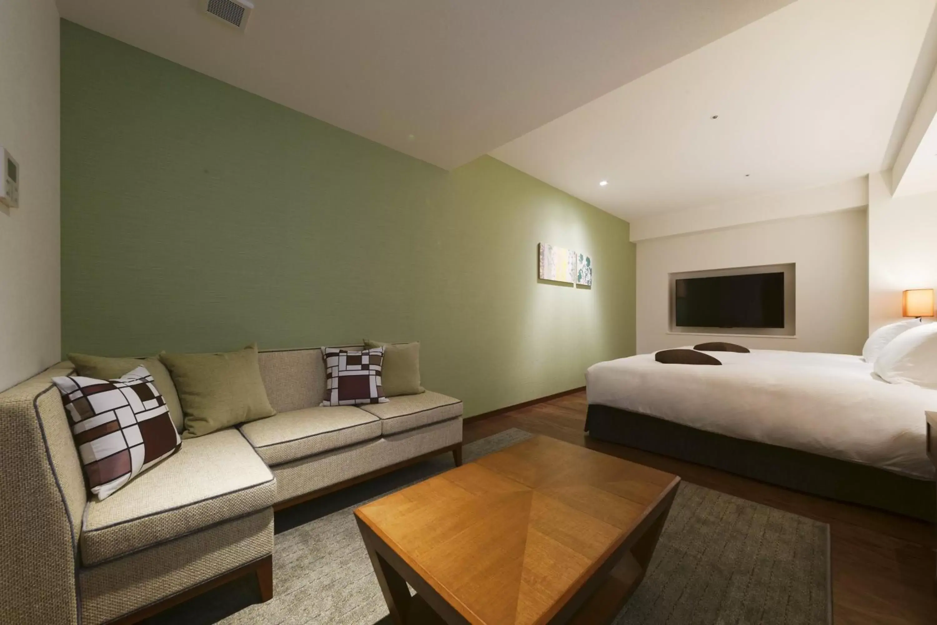 Photo of the whole room, Bed in HOTEL FORZA HAKATAEKI CHIKUSHI-GUCHI Ⅰ Photo of the whole room, Bed in HOTEL FORZA HAKATAEKI CHIKUSHI-GUCHI Ⅰ