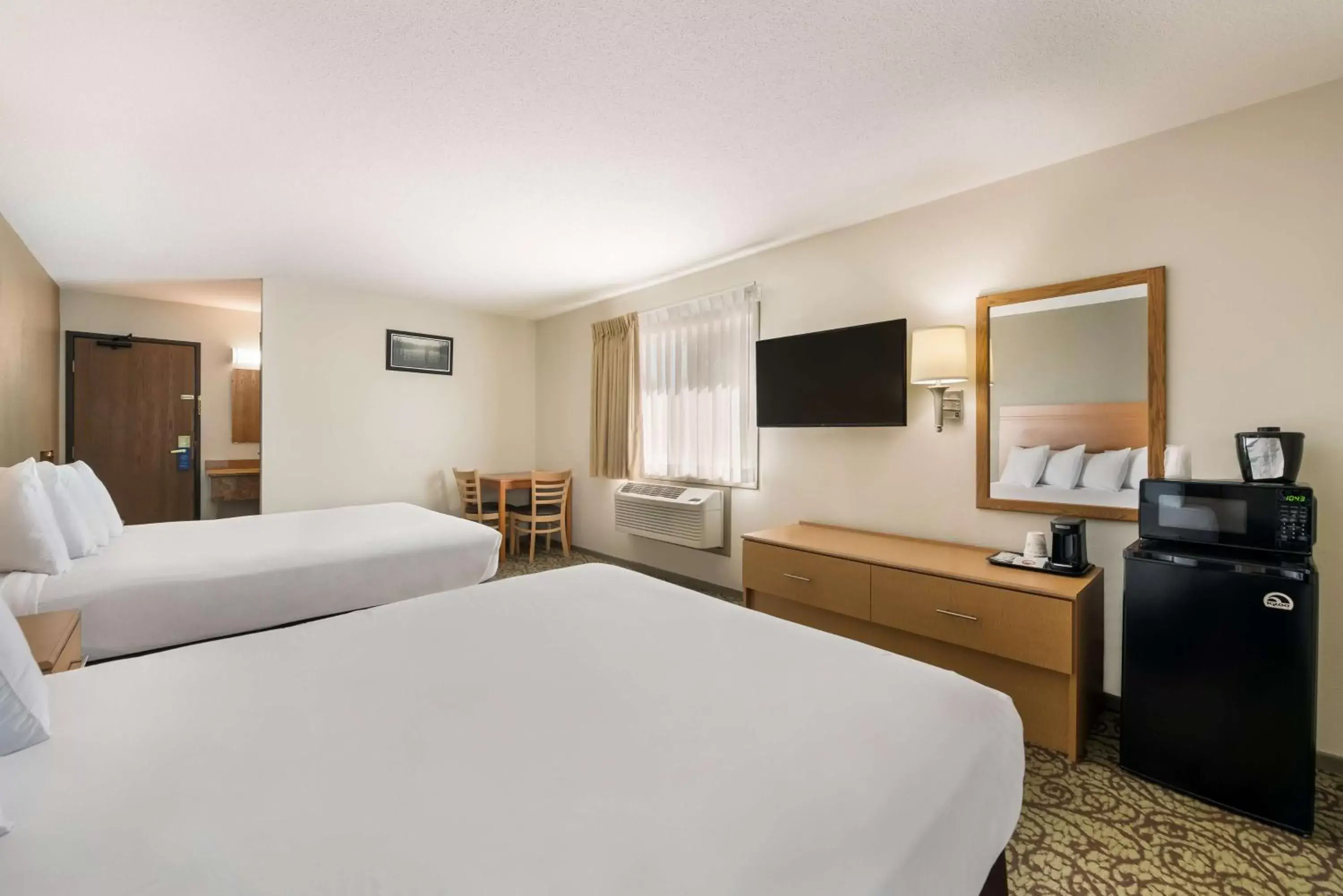 Bedroom, Bed in SureStay Hotel by Best Western Spicer