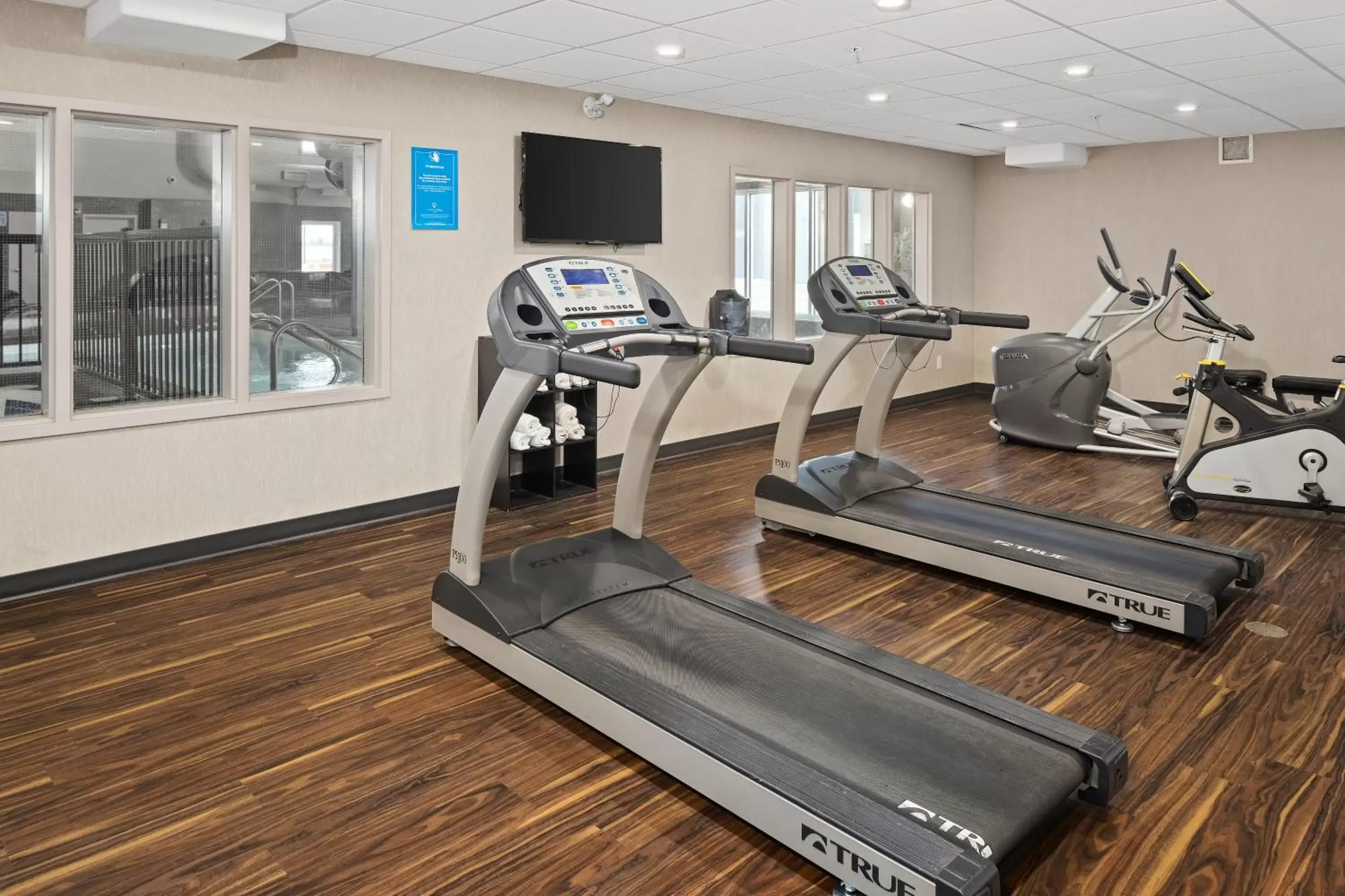 Fitness centre/facilities, Fitness Center/Facilities in Home Inn & Suites Saskatoon South