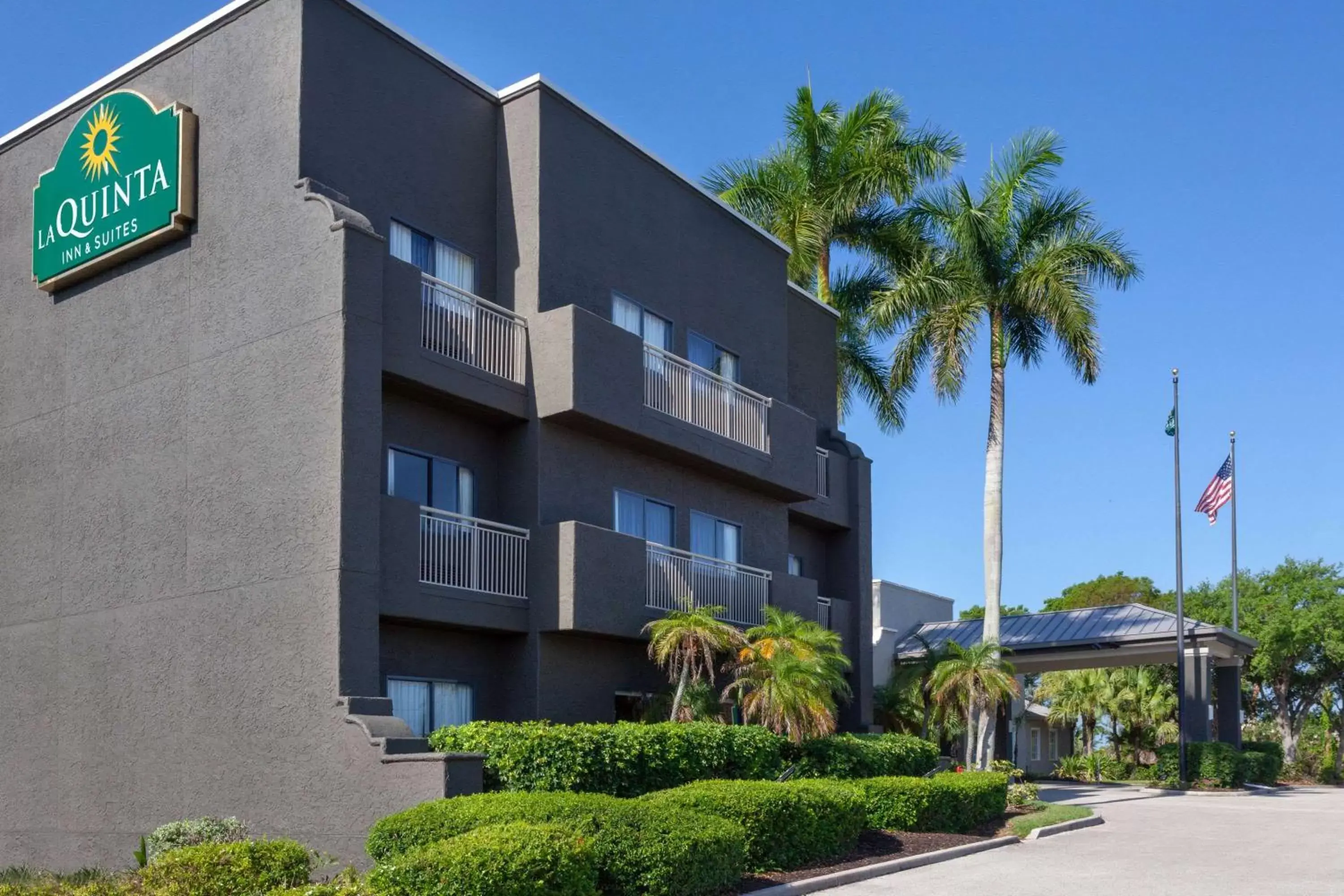 Property Building in La Quinta by Wyndham Ft. Myers - Sanibel Gateway