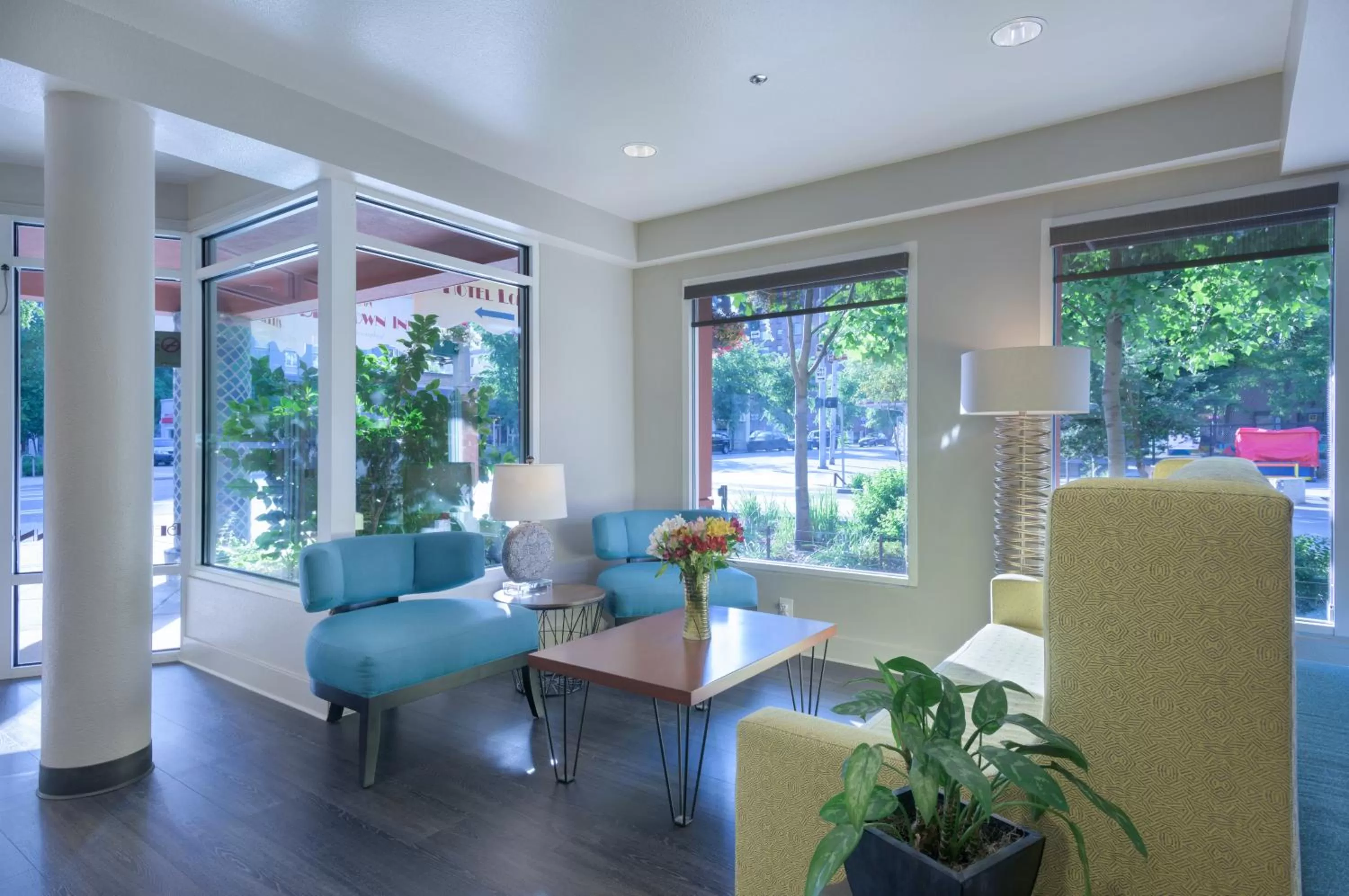 Lobby or reception in Belltown Inn