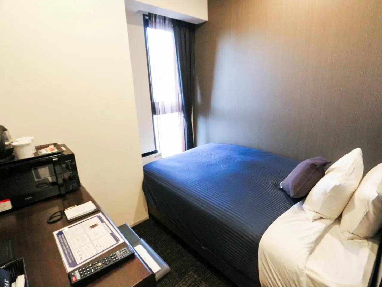 Bed in HOTEL LiVEMAX Tokyo Bakurocho
