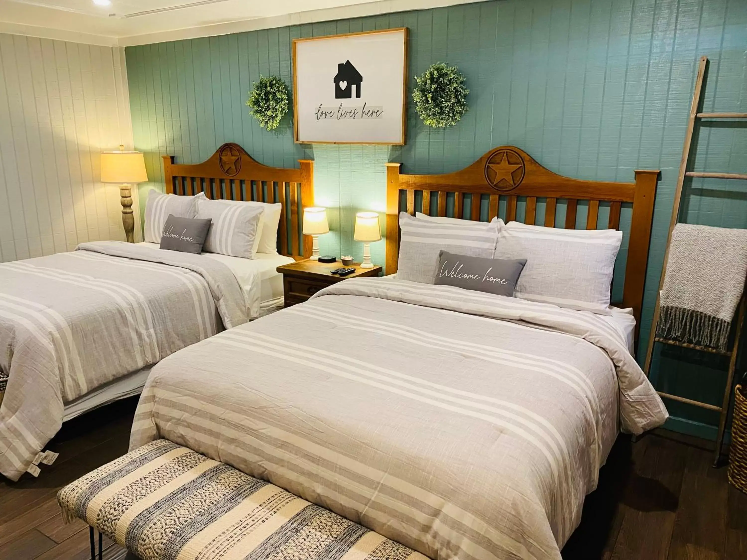 Photo of the whole room, Bed in The Big Texan Motel