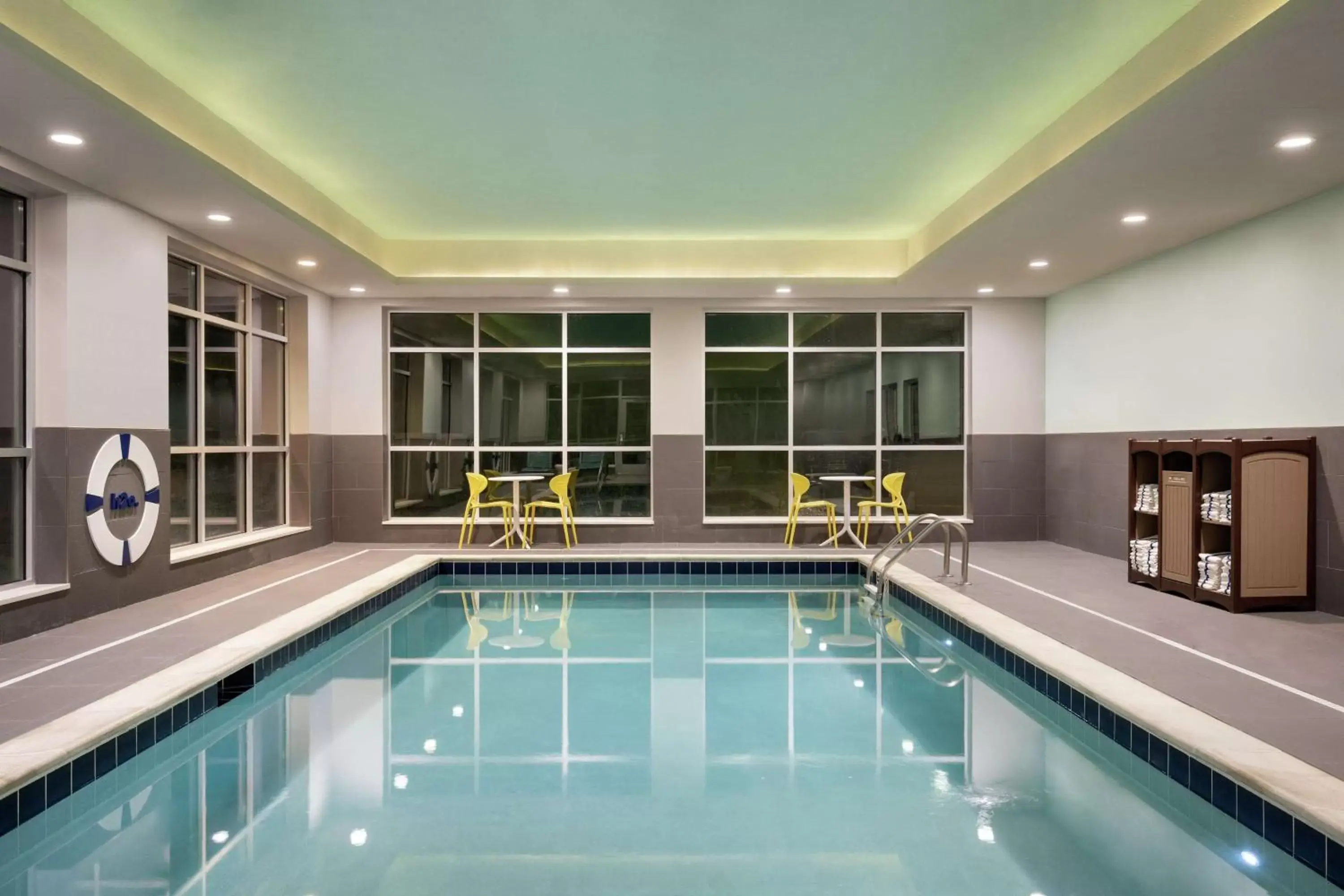 Pool view, Swimming Pool in Tru By Hilton Sandusky, Oh