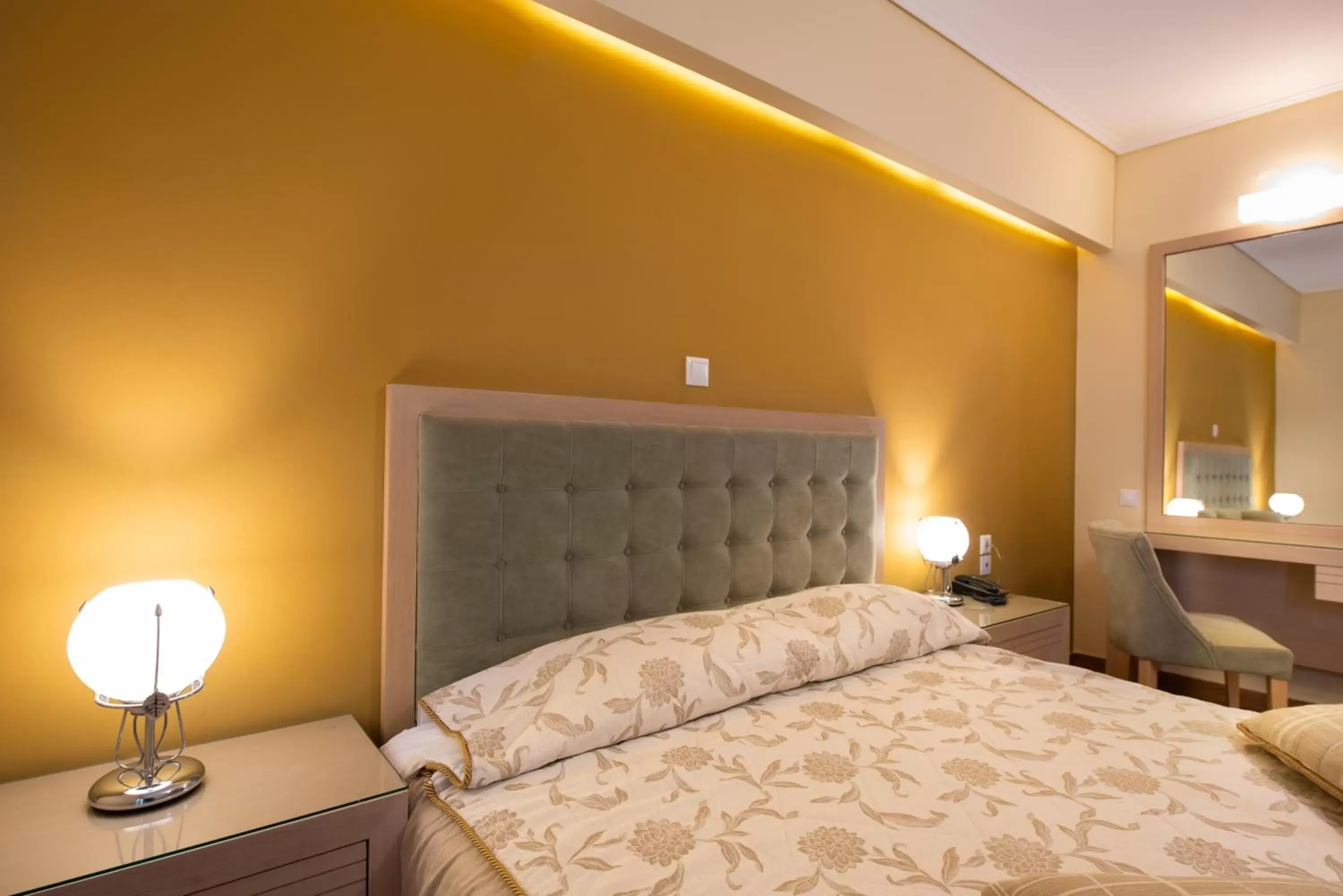 Bedroom, Bed in Heliotrope Hotels Bedroom, Bed in Heliotrope Hotels