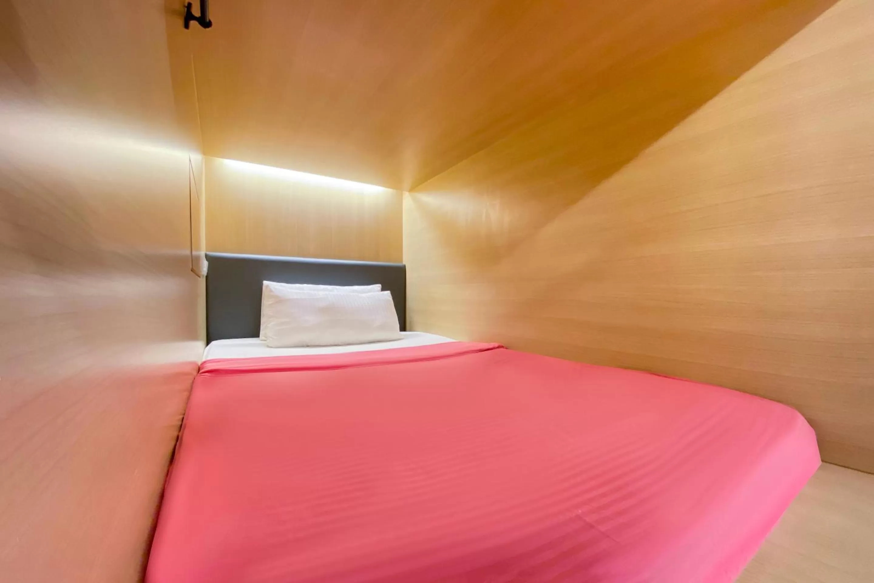 Bedroom, Bed in OYO 89809 Sogor Girls Dormitory Female Only