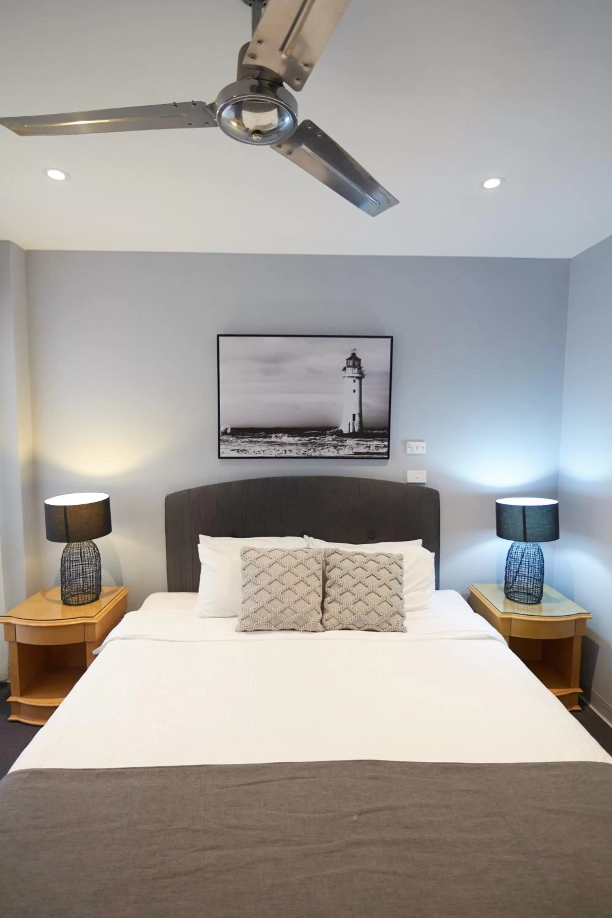 Bed in Mariners Court Hotel Sydney