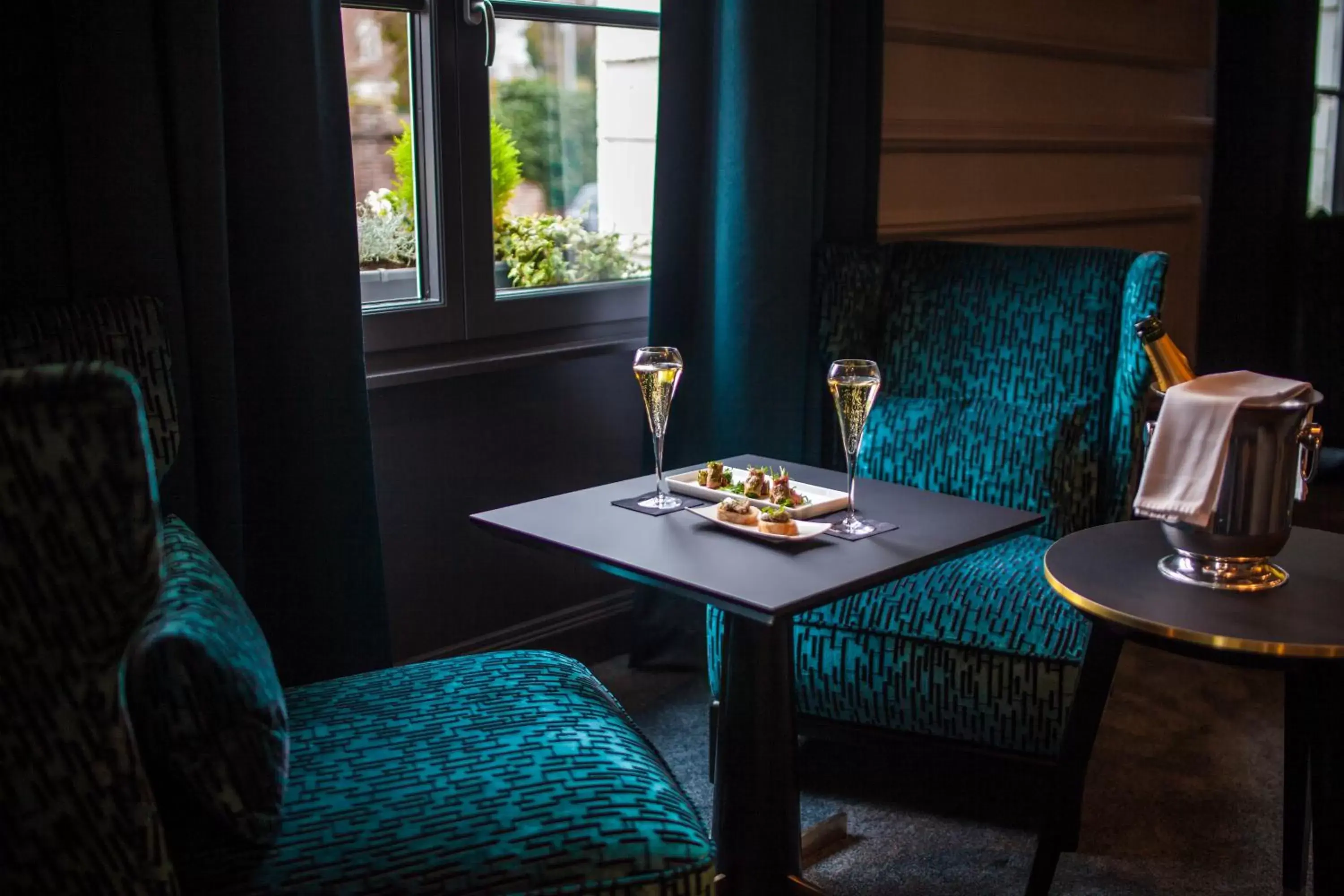 Seating Area in The Originals Boutique, La Maison Rouge, Lens Ouest (Qualys-Hotel)