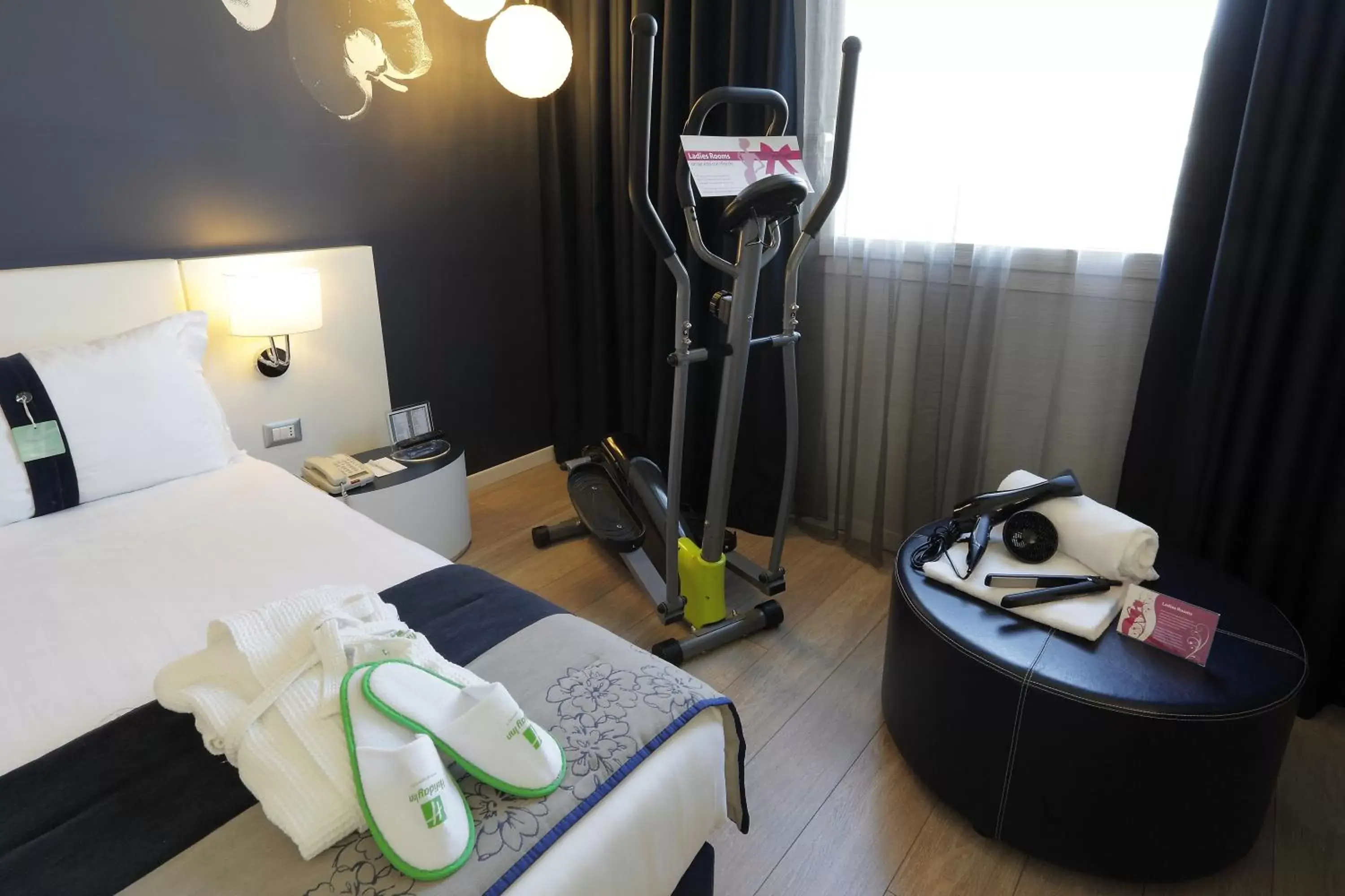 Bedroom in Holiday Inn Milan Nord Zara, an IHG Hotel