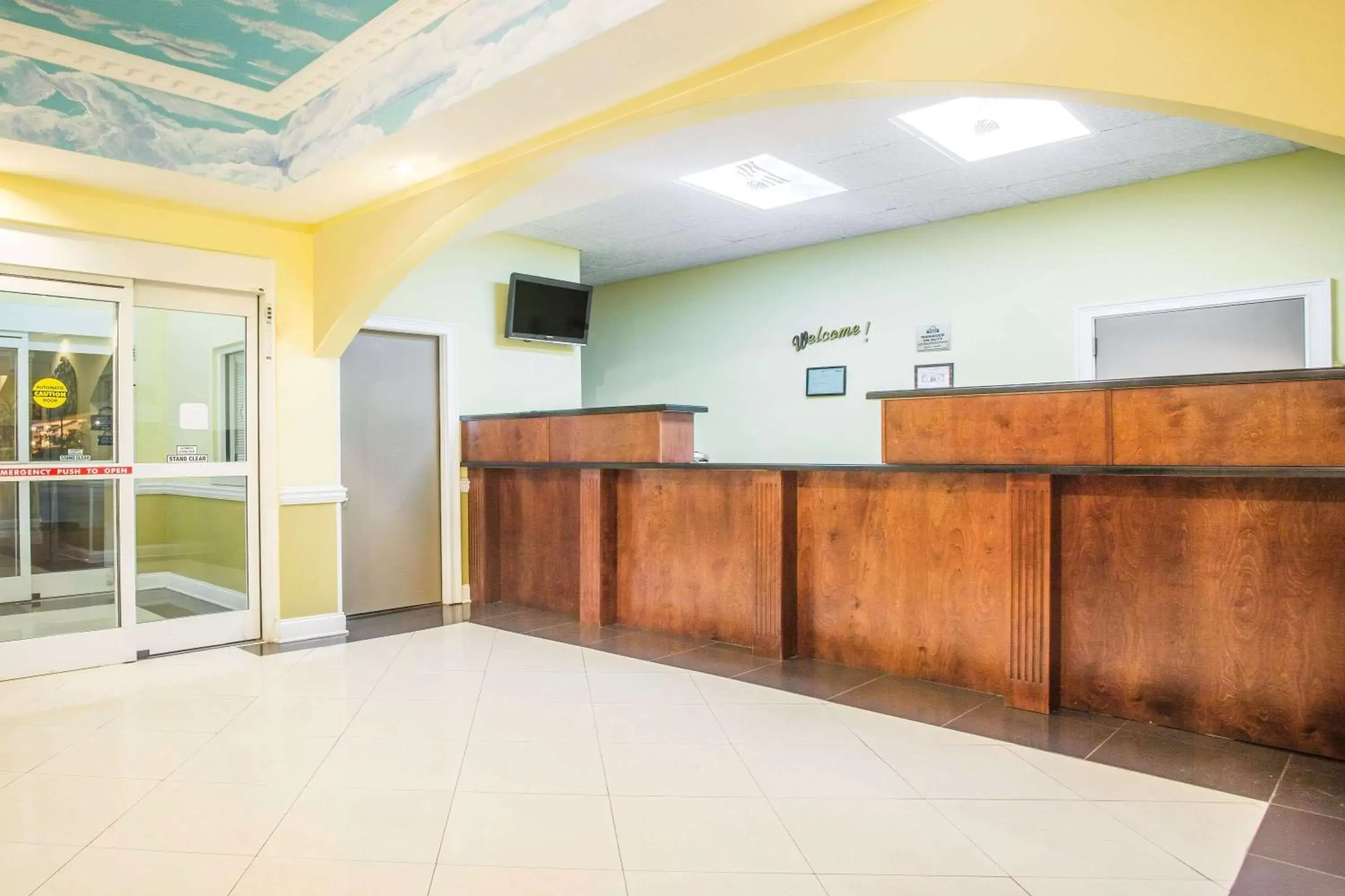 Lobby or reception, Lobby/Reception in Days Inn & Suites by Wyndham Swainsboro