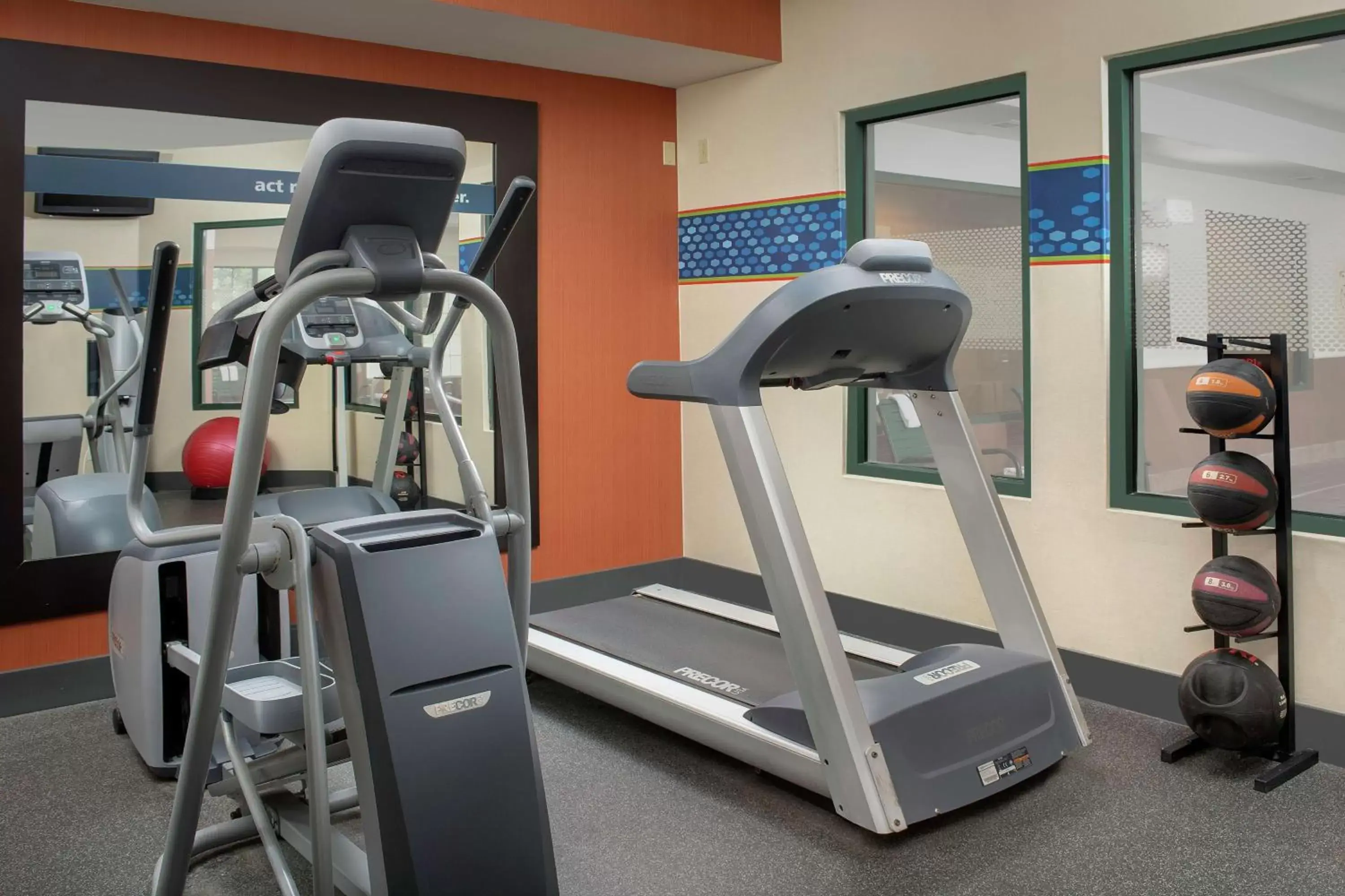 Fitness centre/facilities, Fitness Center/Facilities in Hampton Inn Kansas City The Legends