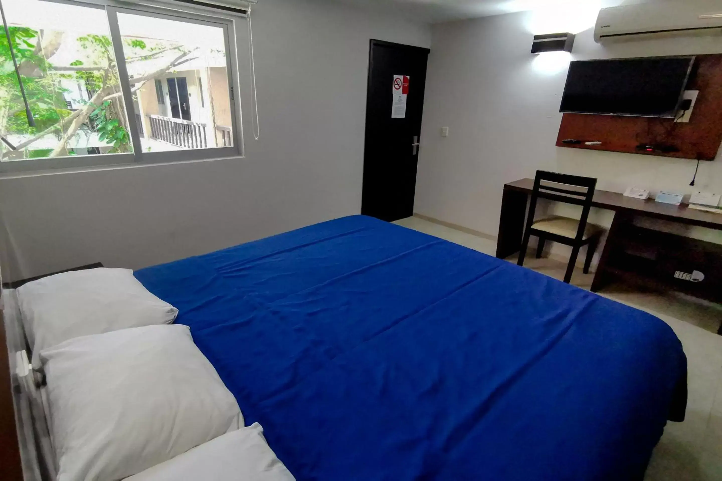 Bedroom, Bed in Grand Hotel Colonial Cancun