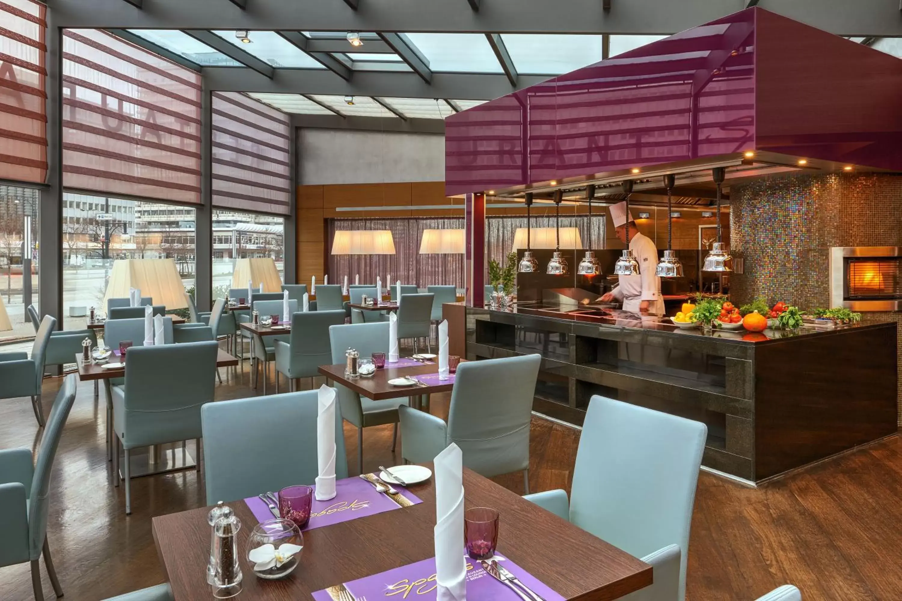 Restaurant/Places to Eat in Park Inn by Radisson Berlin Alexanderplatz