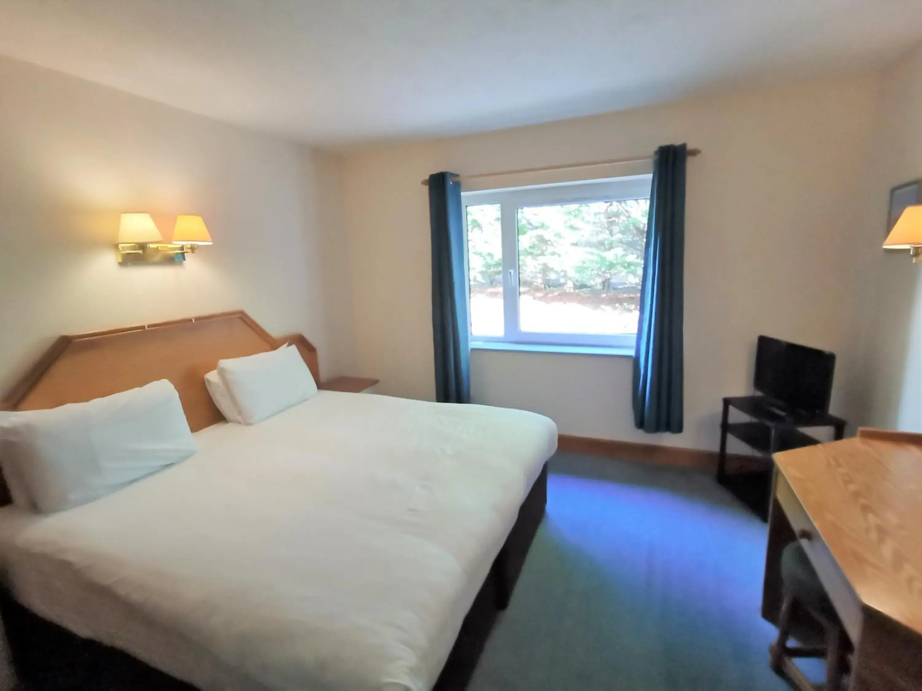 Self-Catering One Bedroom Rear View Apartment in Passage House Hotel
